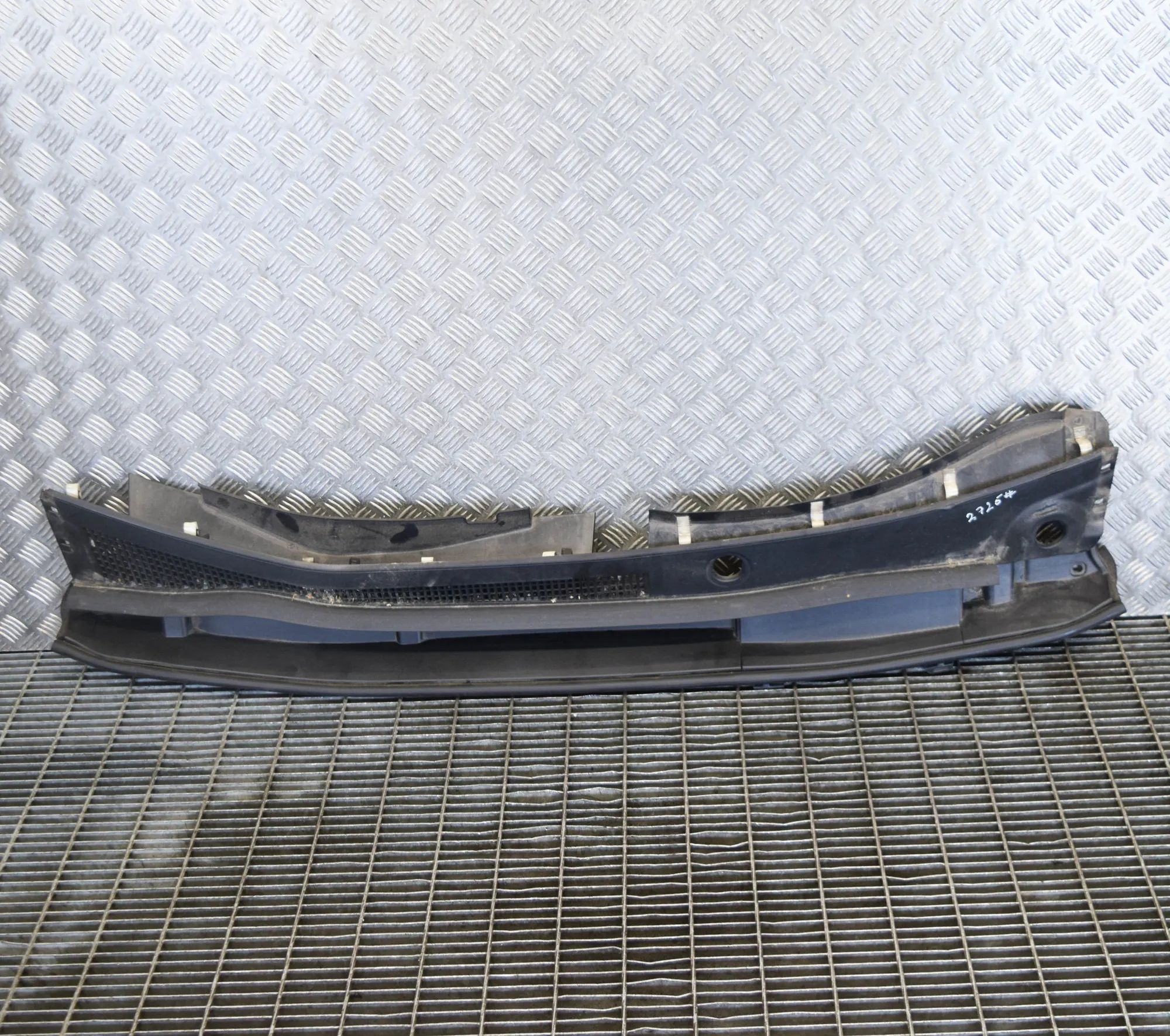 Lexus NX Front Wiper Cowl Trim Front Wiper Cowl Trim — LEXUS NX (_Z1_) (2014-....