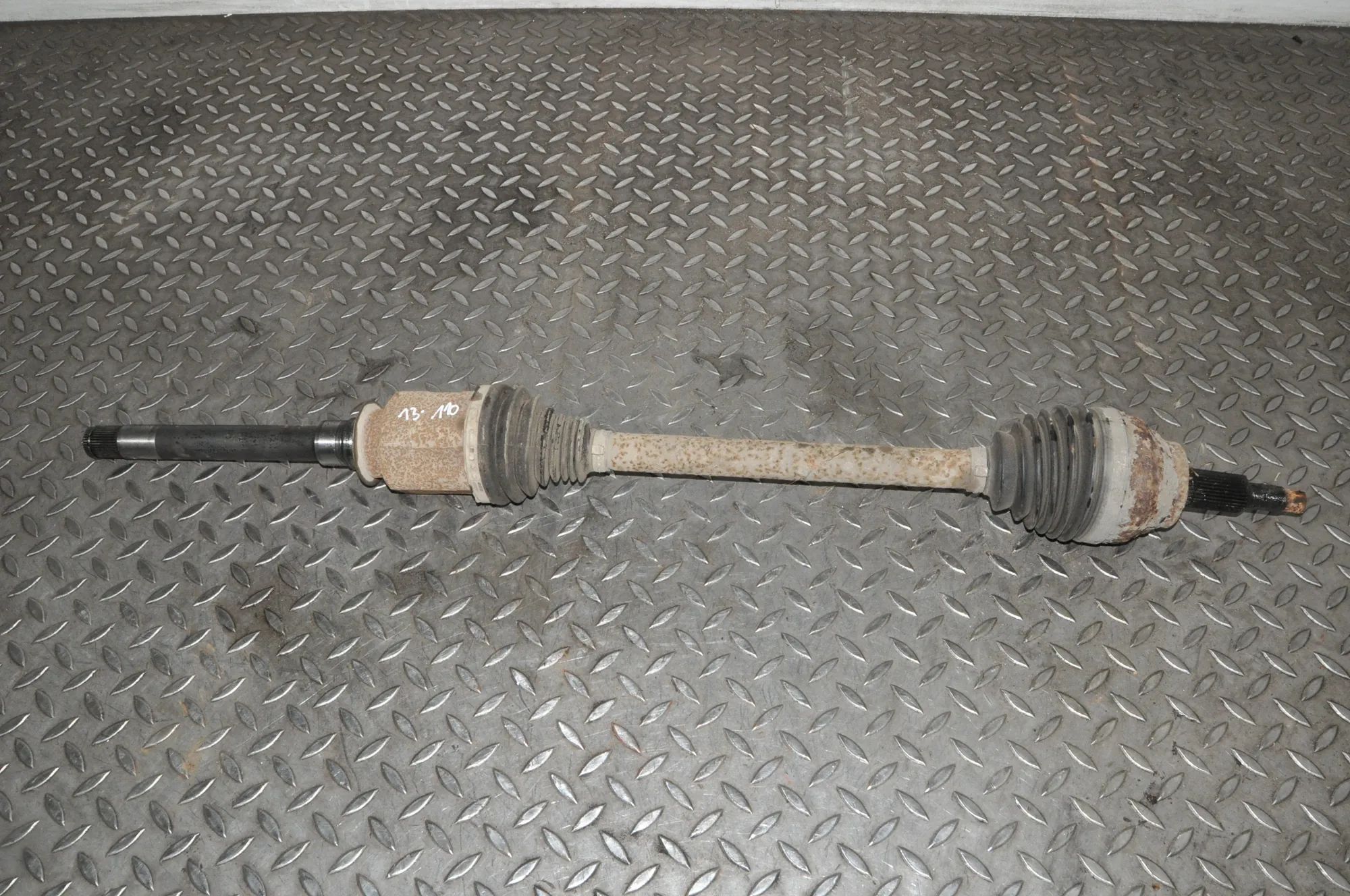 Jeep Grand Cherokee (WK) Front Right Driveshaft Front Right Driveshaft — JEEP GRAND CHEROKEE (I...