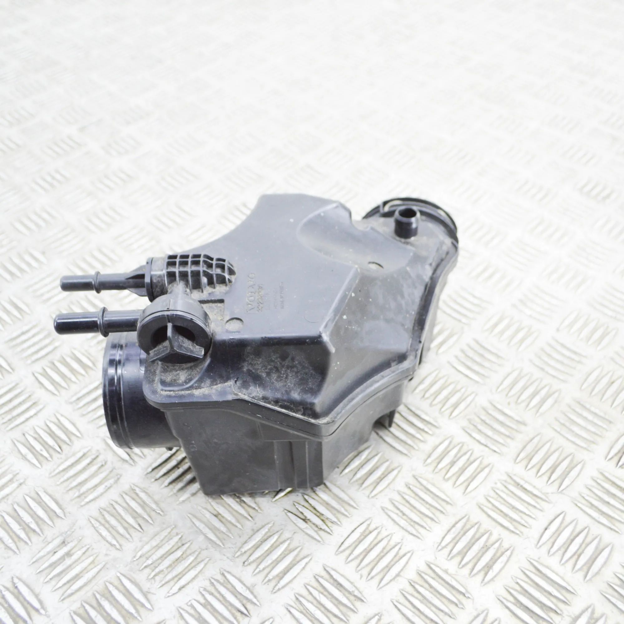 Volvo XC40 / EX40 Intake resonator Intake resonator — VOLVO XC40 (536) (2017-...) ...