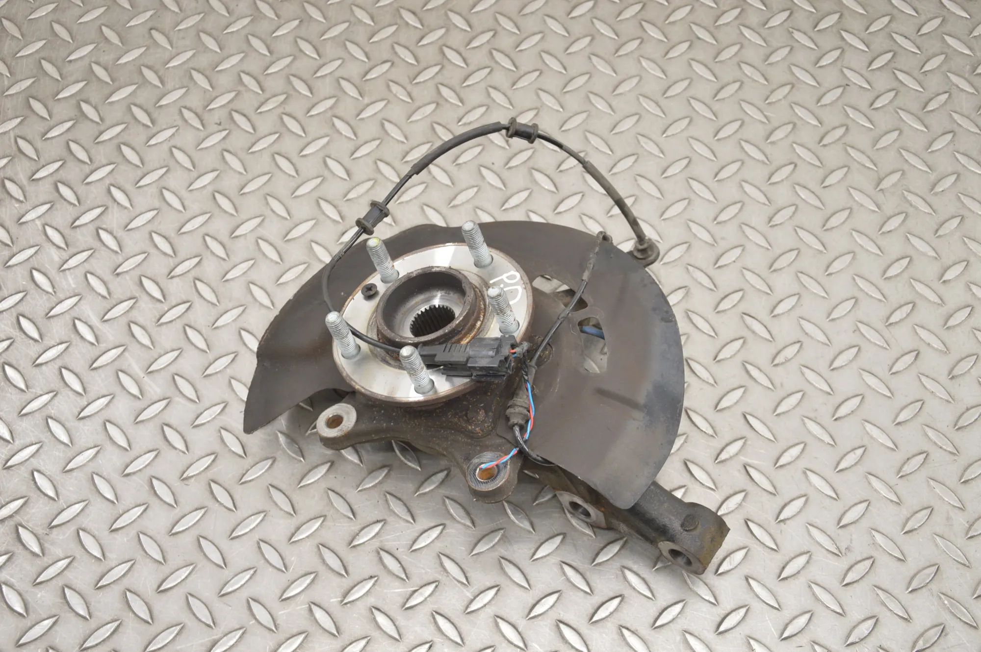 Hyundai Tucson Front Right Wheel Hub Front Right Wheel Hub — HYUNDAI TUCSON (TL, TLE...