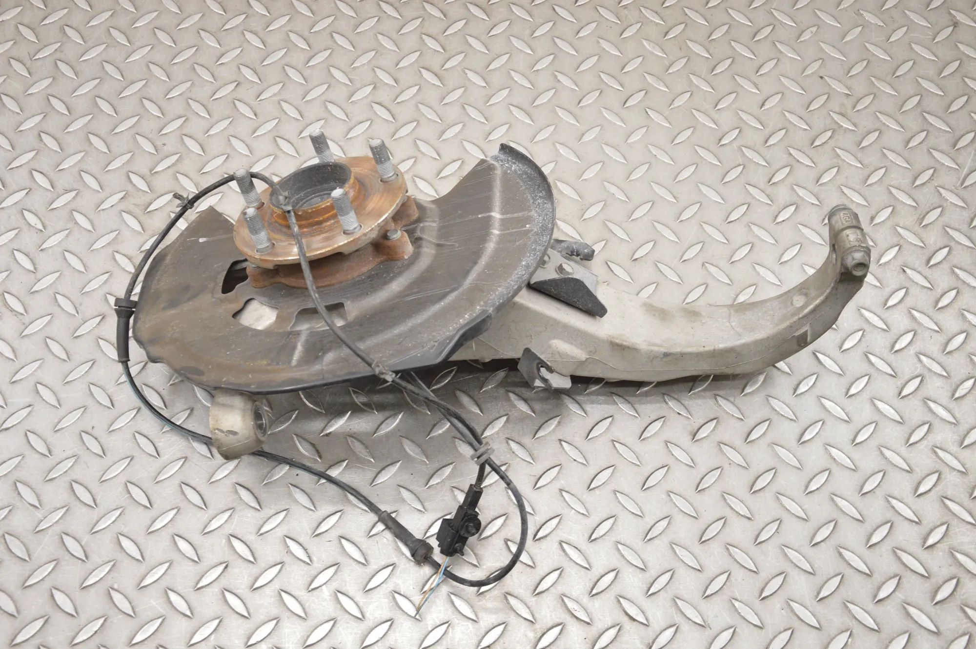 Infiniti Q50 Front Left Wheel Hub Front Left Wheel Hub — INFINITI Q50 (2013-...)
...