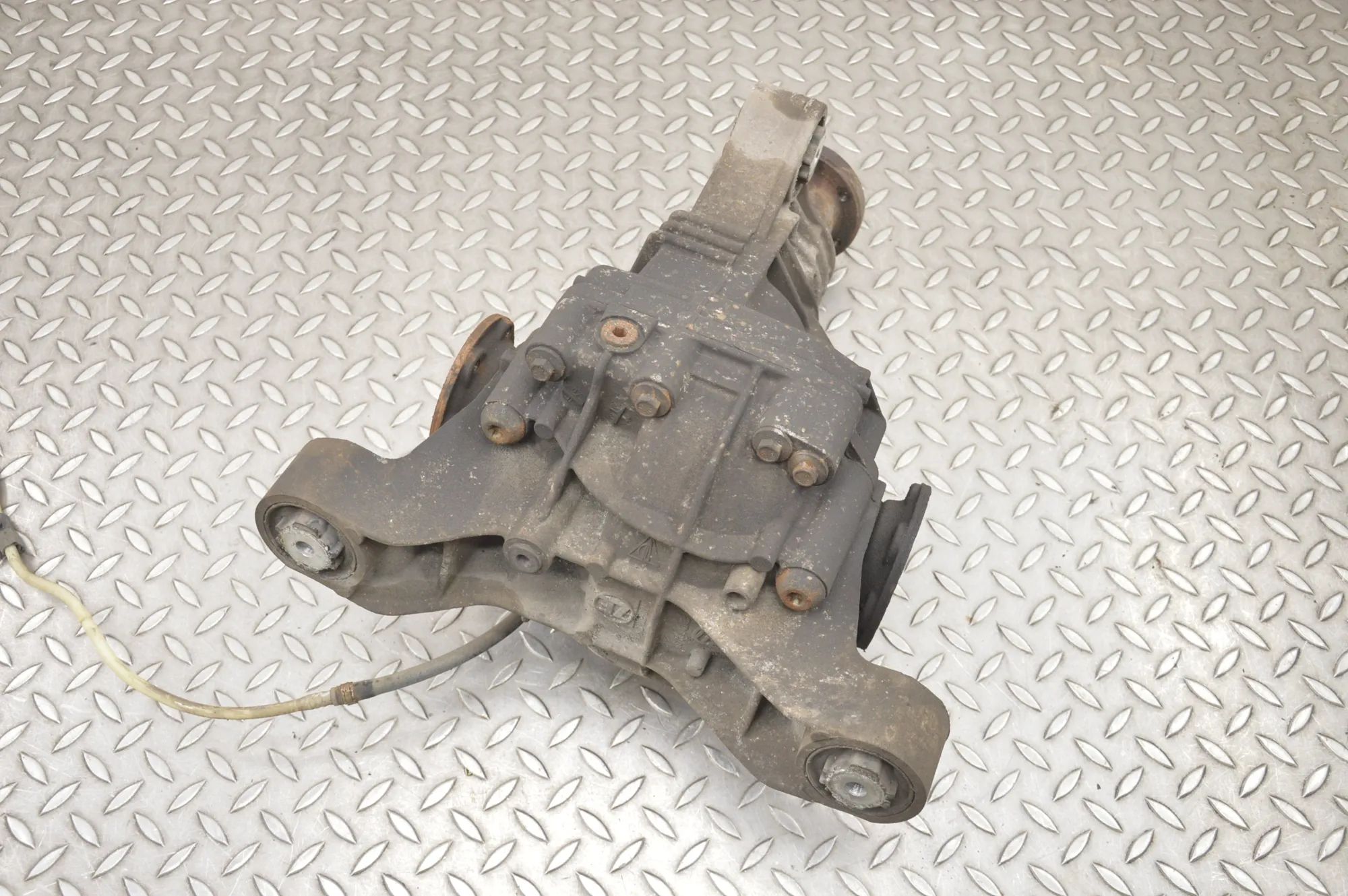 Volkswagen Touareg rear differential Rear differential — VW TOUAREG (7LA, 7L6, 7L7) ...