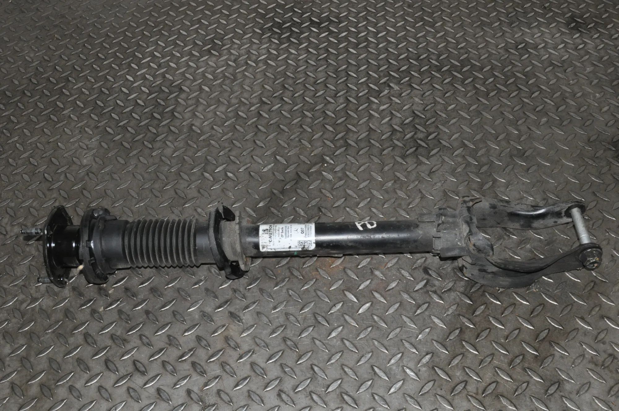 Mercedes-Benz ML / GLE (W166) Shock absorber — front right Shock absorber — front right — MERCEDES BENZ GL...