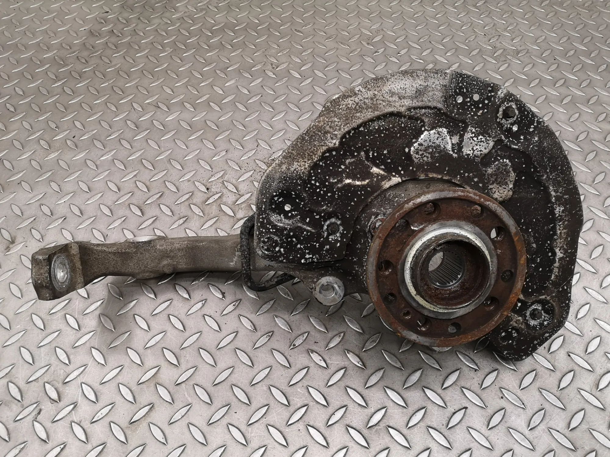 Mercedes-Benz GLC (X253) Front Right Wheel Hub Front Right Wheel Hub — MERCEDES BENZ GLC (X253...