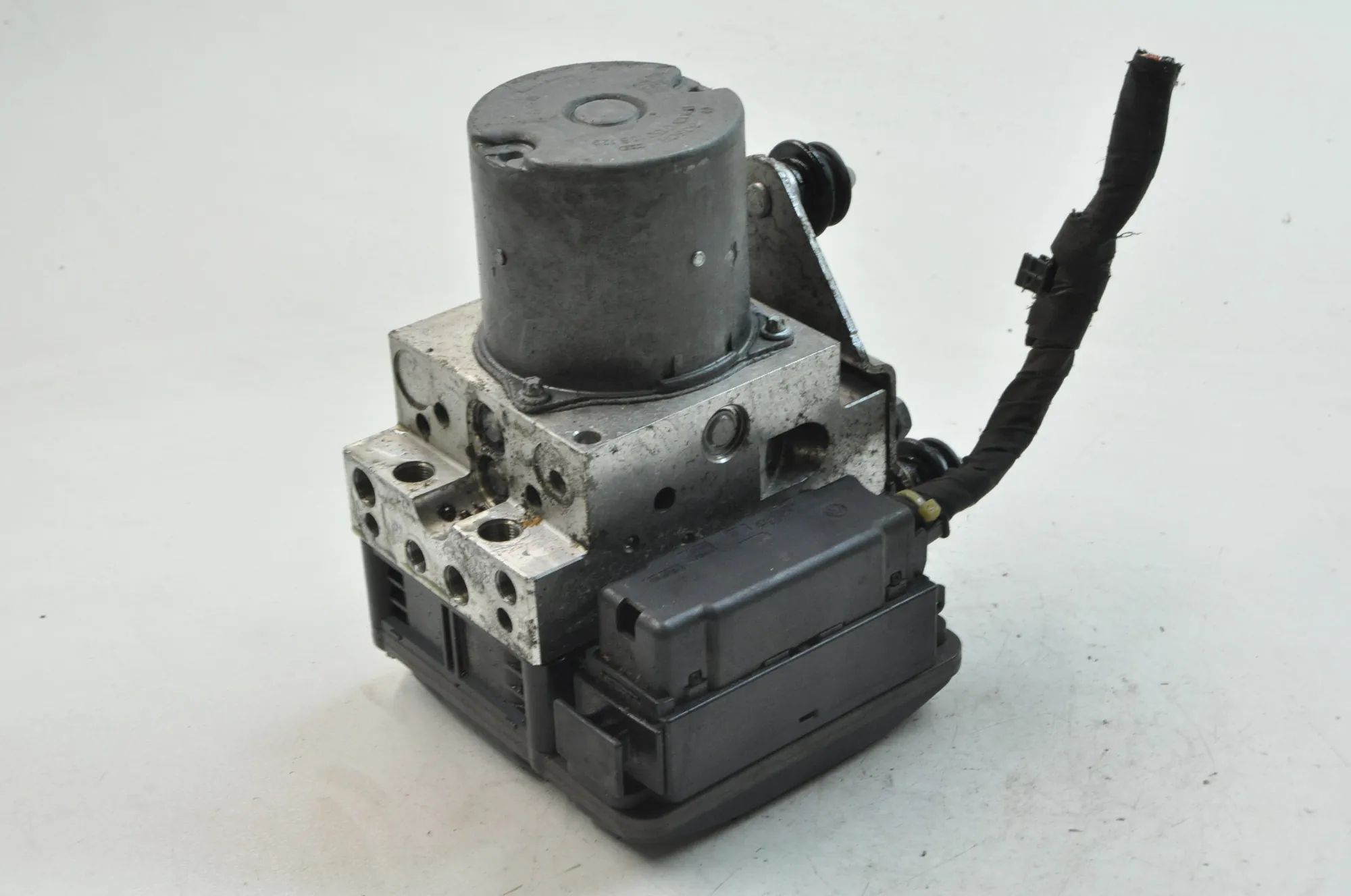Audi A8 (D4) ABS hydraulic pump ABS Pump — AUDI A8 (D4 4H_) (2009-2018) — 4h090...