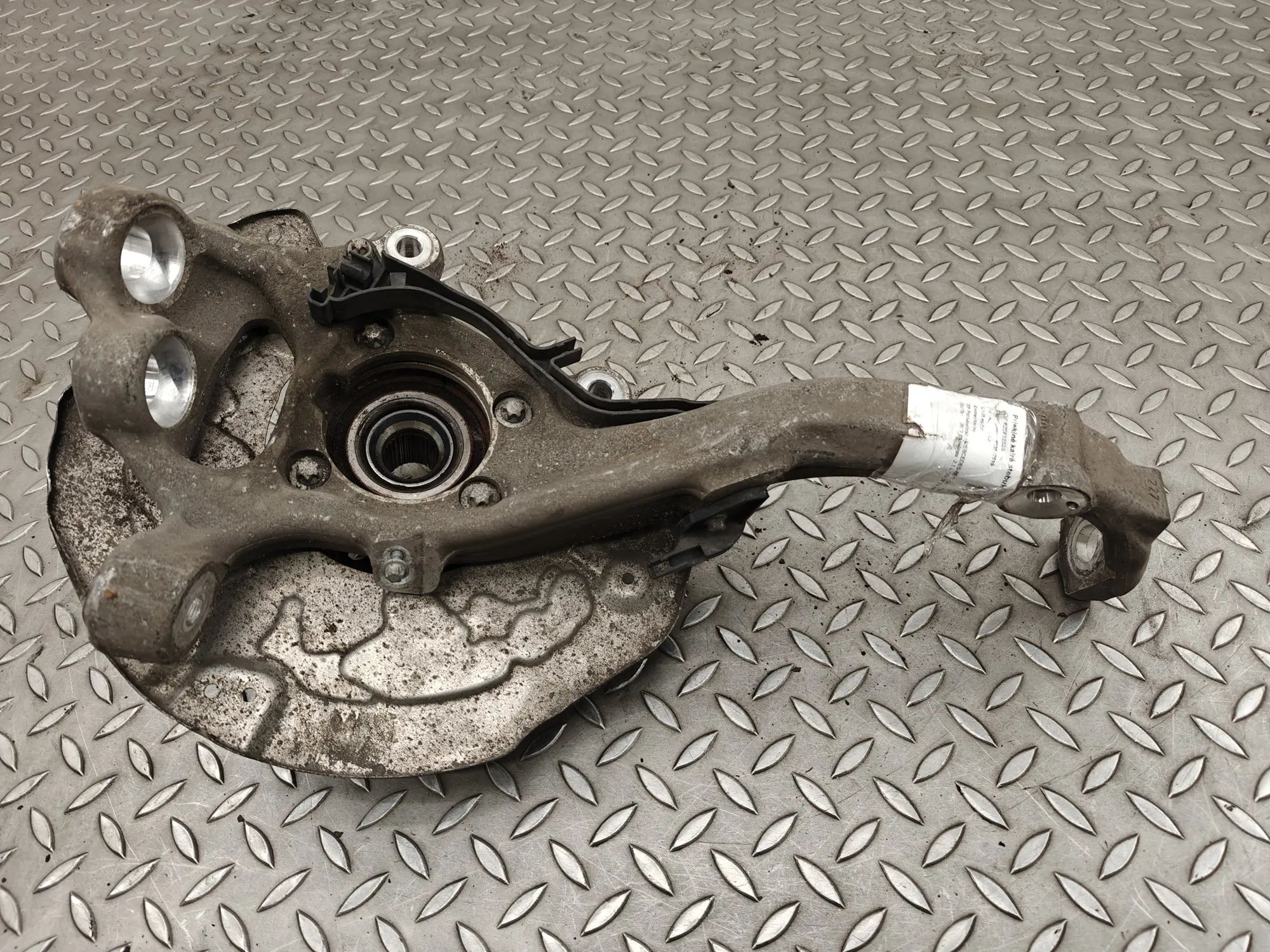 Mercedes-Benz GLC (X253) Front Left Wheel Hub Front Left Wheel Hub — MERCEDES BENZ GLC (X253,...