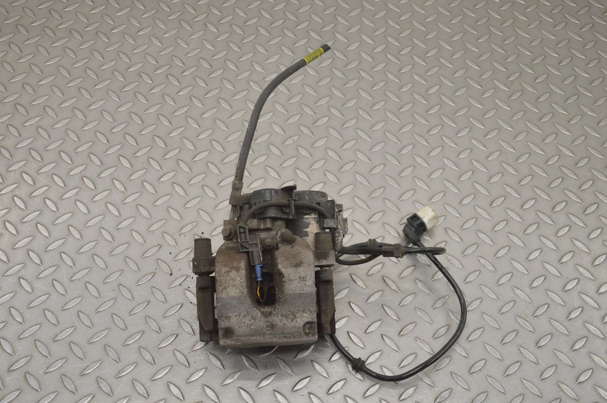 Mercedes-Benz GLC (X253) Brake caliper — rear right Brake caliper — rear right — MERCEDES BENZ GLC ...