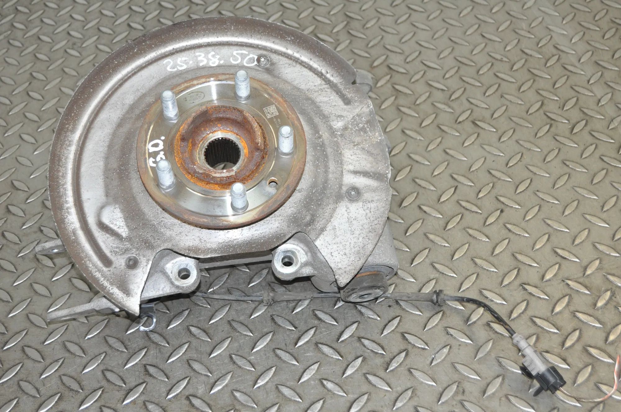 Land Rover Discovery Rear Right Wheel Hub Rear Right Wheel Hub — LAND ROVER DISCOVERY (V ...