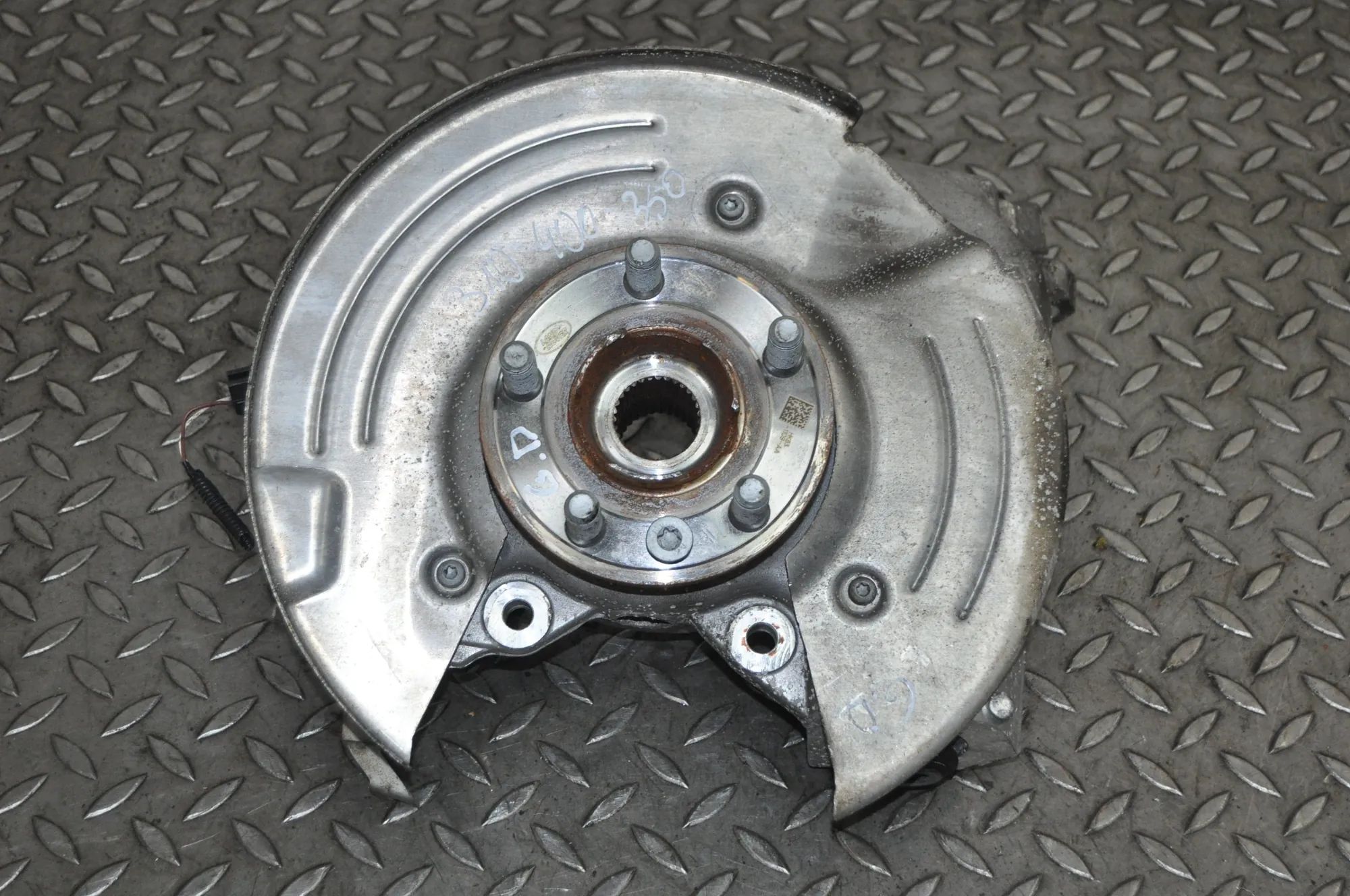 Land Rover Range Rover Velar Rear Right Wheel Hub Rear Right Wheel Hub — LAND ROVER RANGE ROVER V...