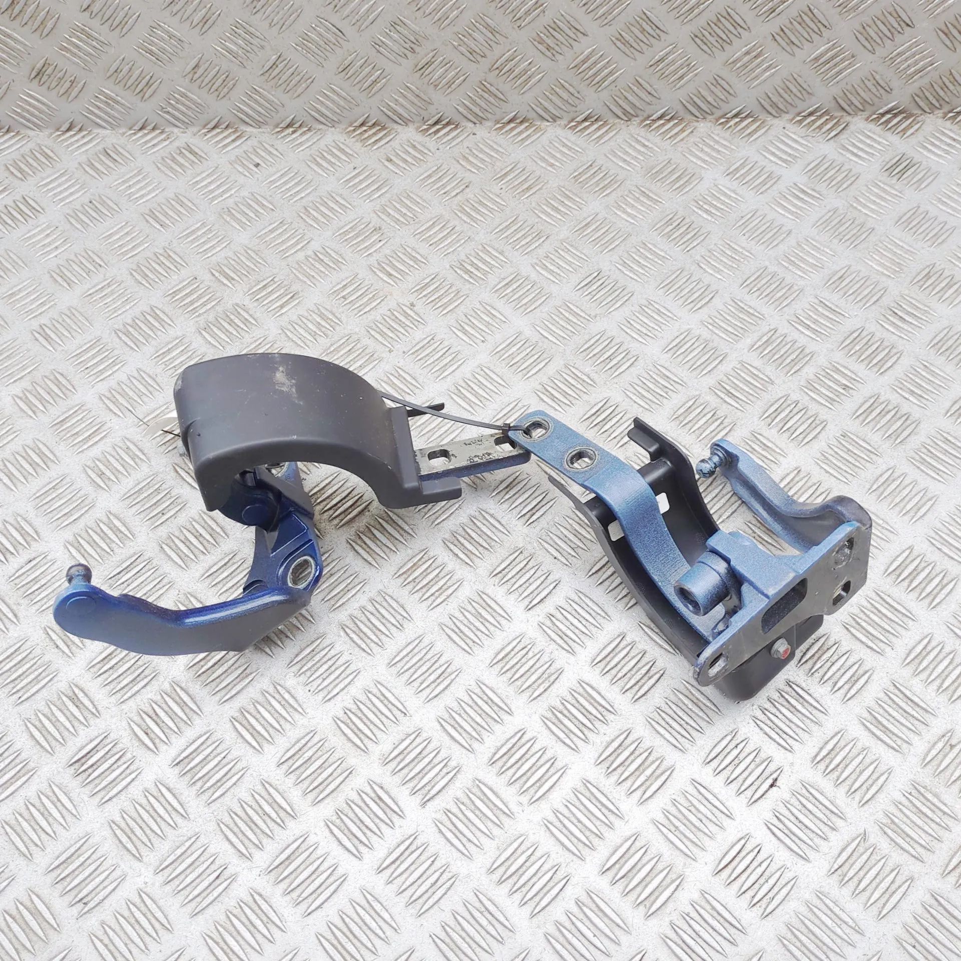 Tesla Model X Door hinge set — rear left Door hinge set — rear left — TESLA MODEL X (201...