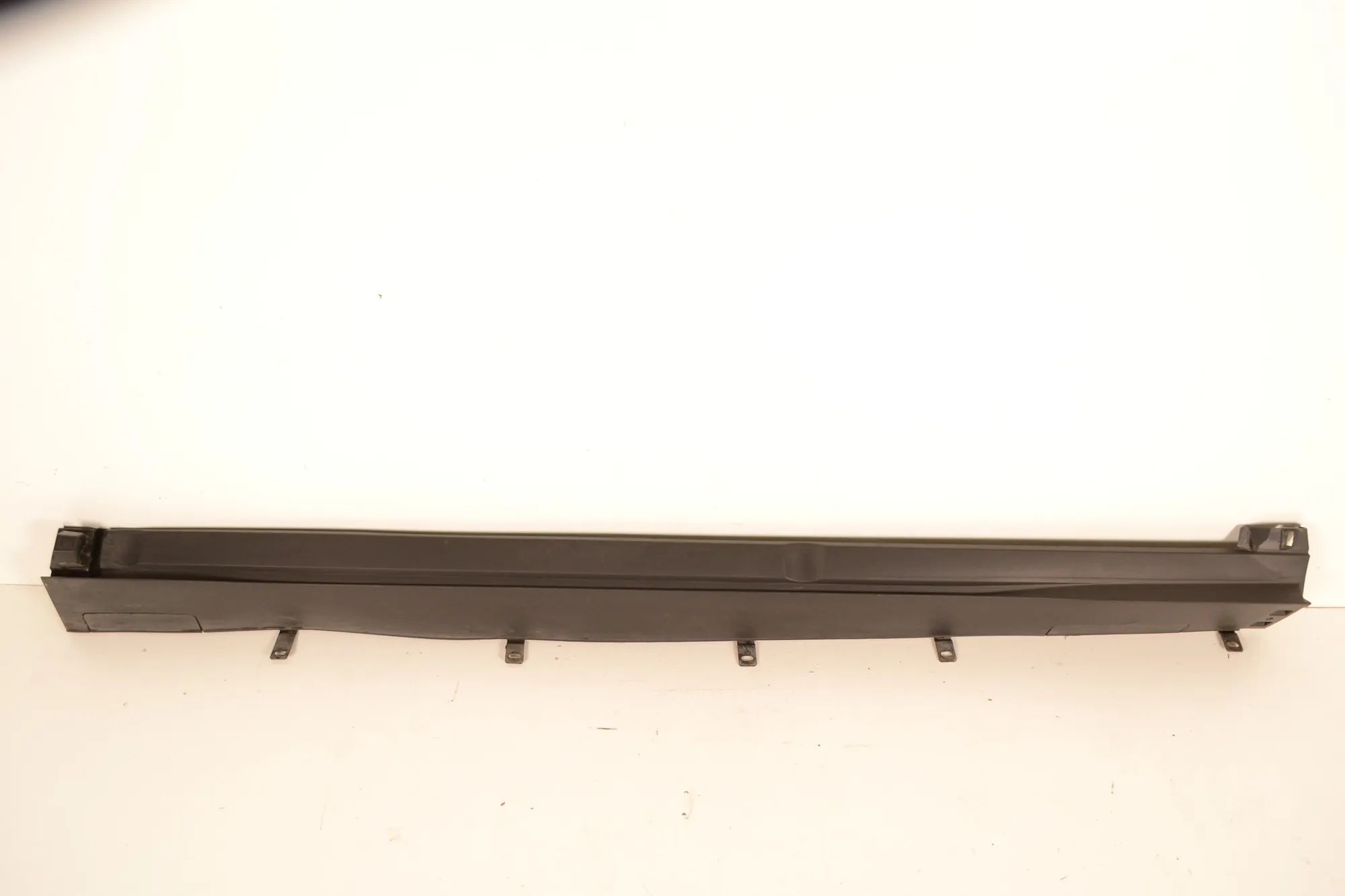 Jaguar I-Pace Left Side Plastic Sideskirt Cover Left Side Plastic Sideskirt Cover — JAGUAR I-PA...