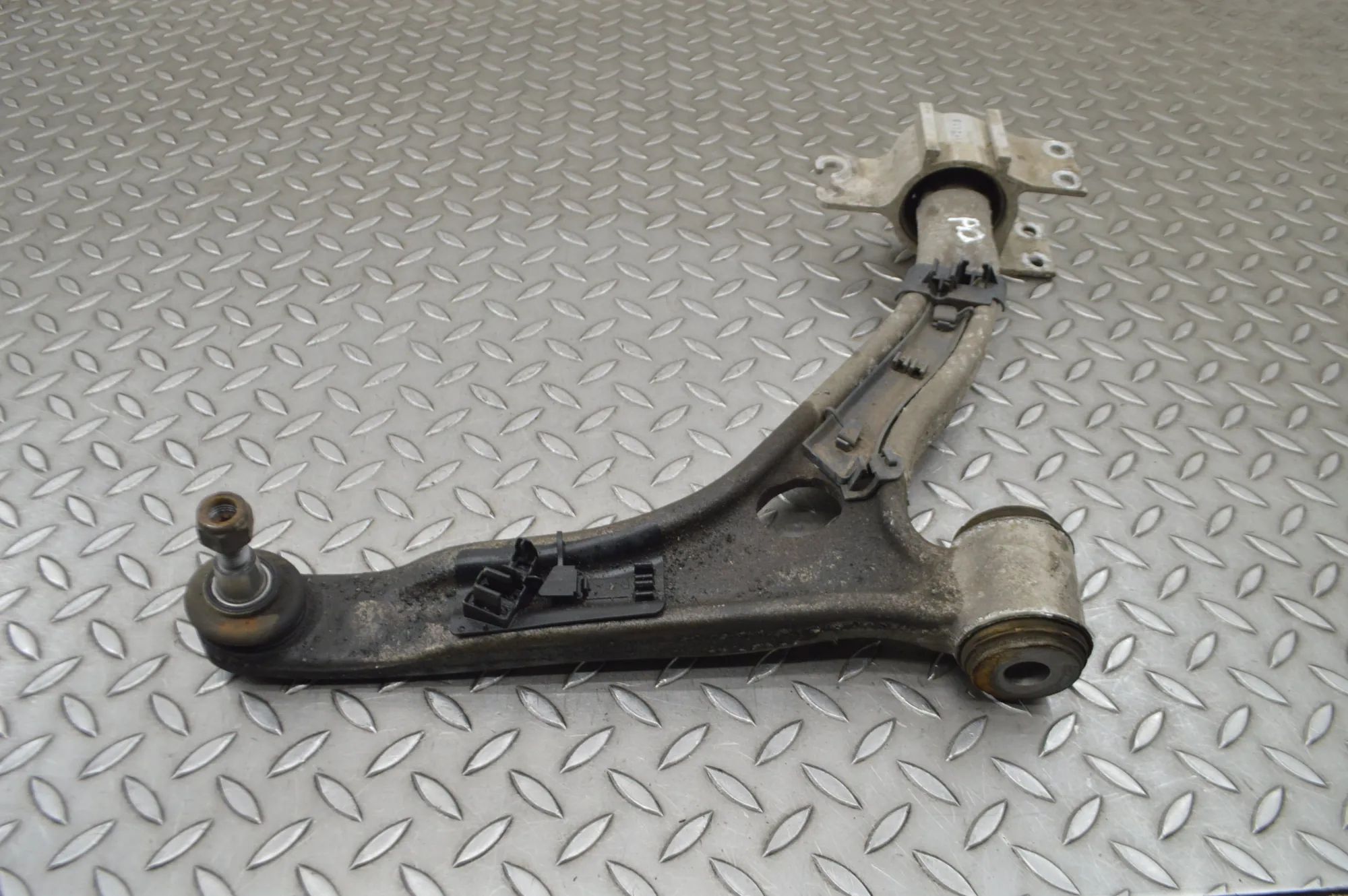Infiniti Q30 Front Right Lower Control Arm Front Right Lower Control Arm — INFINITI Q30 (2...