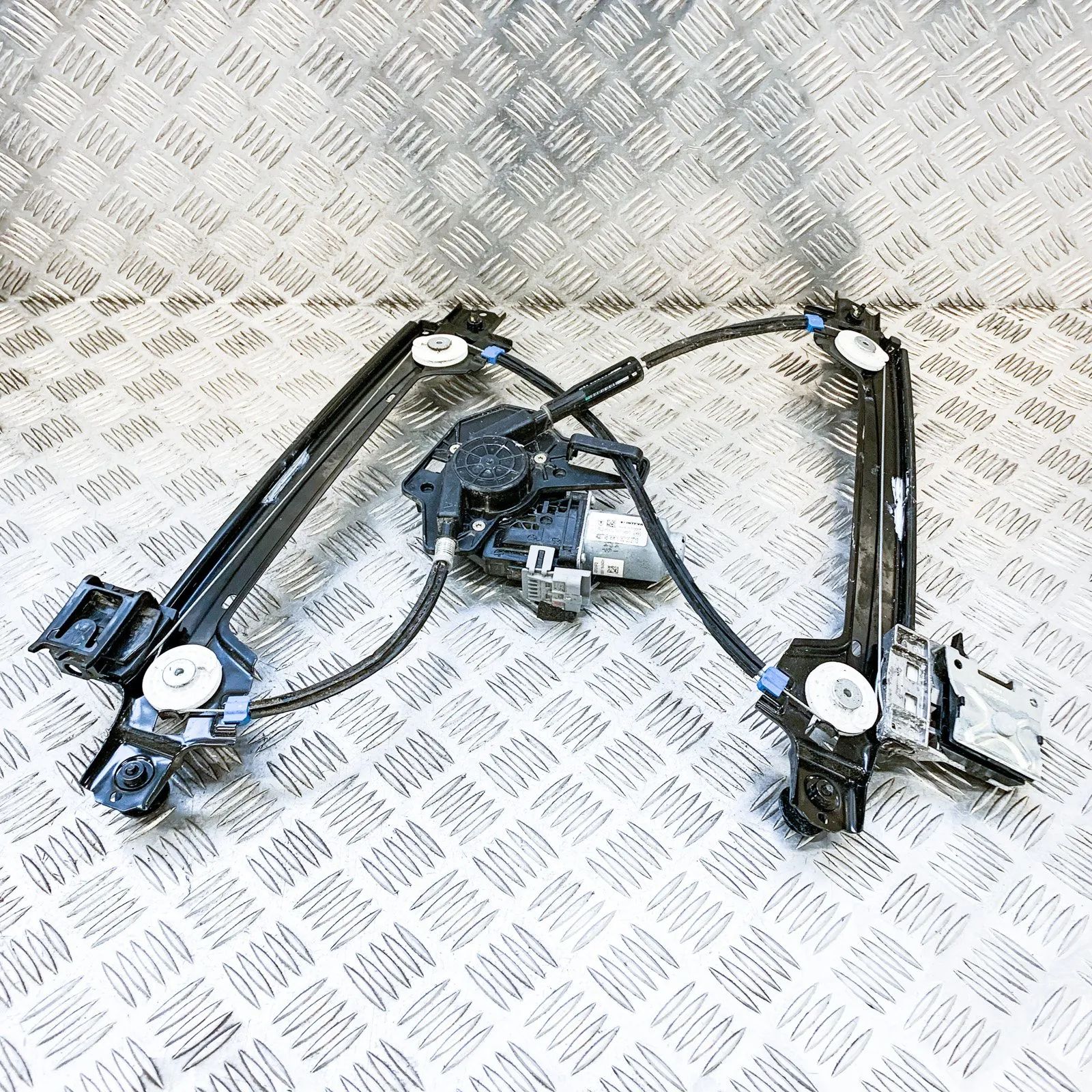 Tesla Model X Rear Left Door Window Regulator Rear Left Door Window Regulator — TESLA MODEL X...