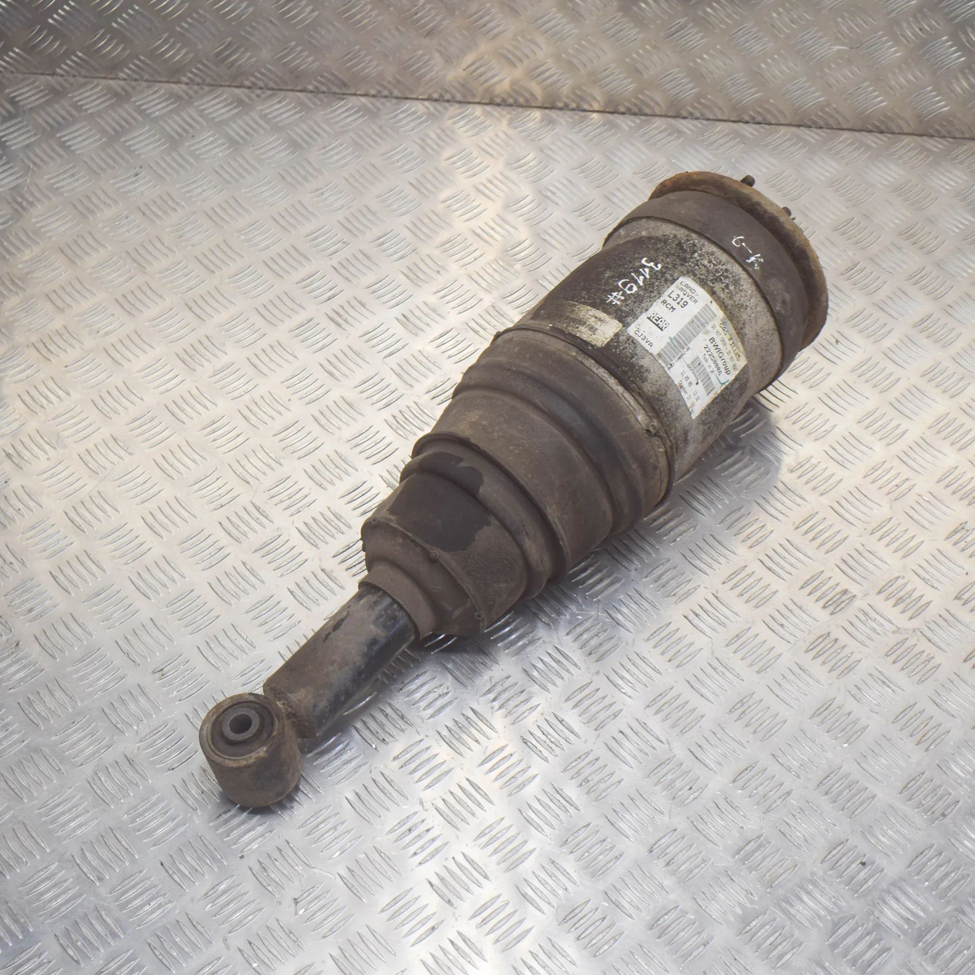 Land Rover Discovery Shock absorber — rear left Shock absorber — rear left — LAND ROVER DISCOVE...