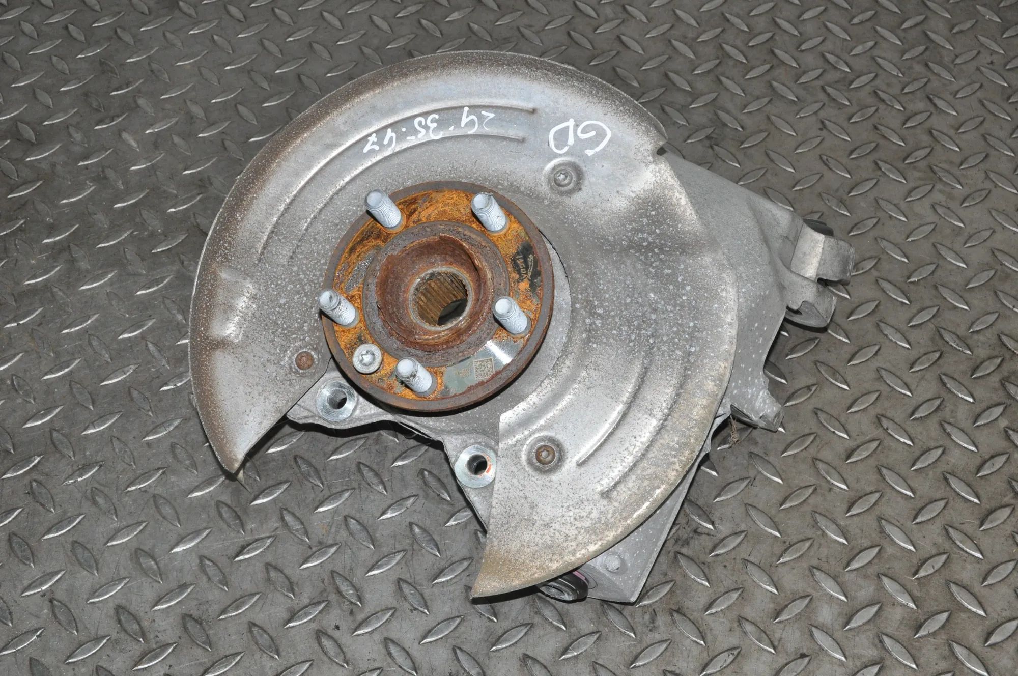 Land Rover Range Rover Velar Rear Right Wheel Hub Rear Right Wheel Hub — LAND ROVER RANGE ROVER V...
