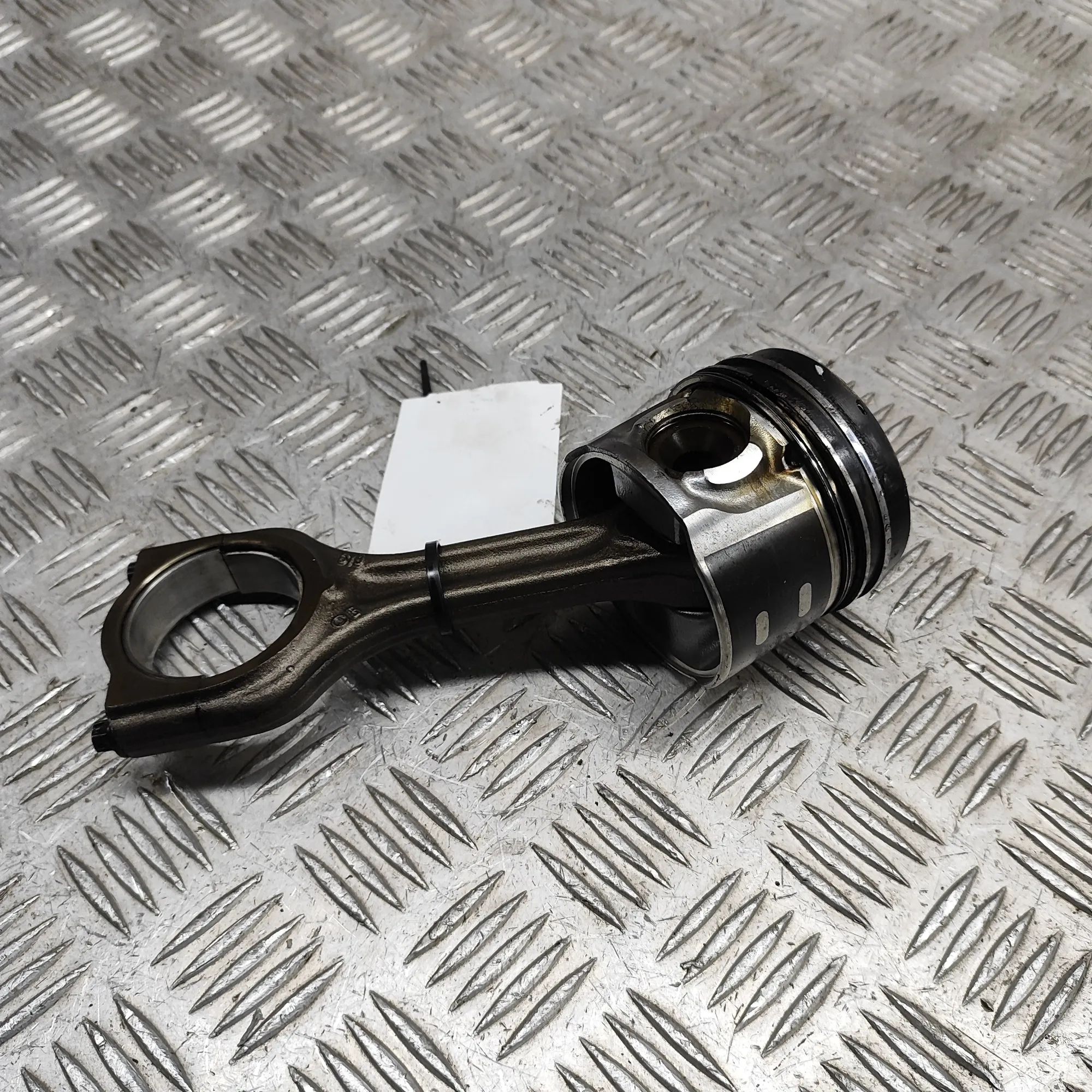 Peugeot 308 Piston Piston — PEUGEOT 308 (II) (2013-2021) — 1612784...