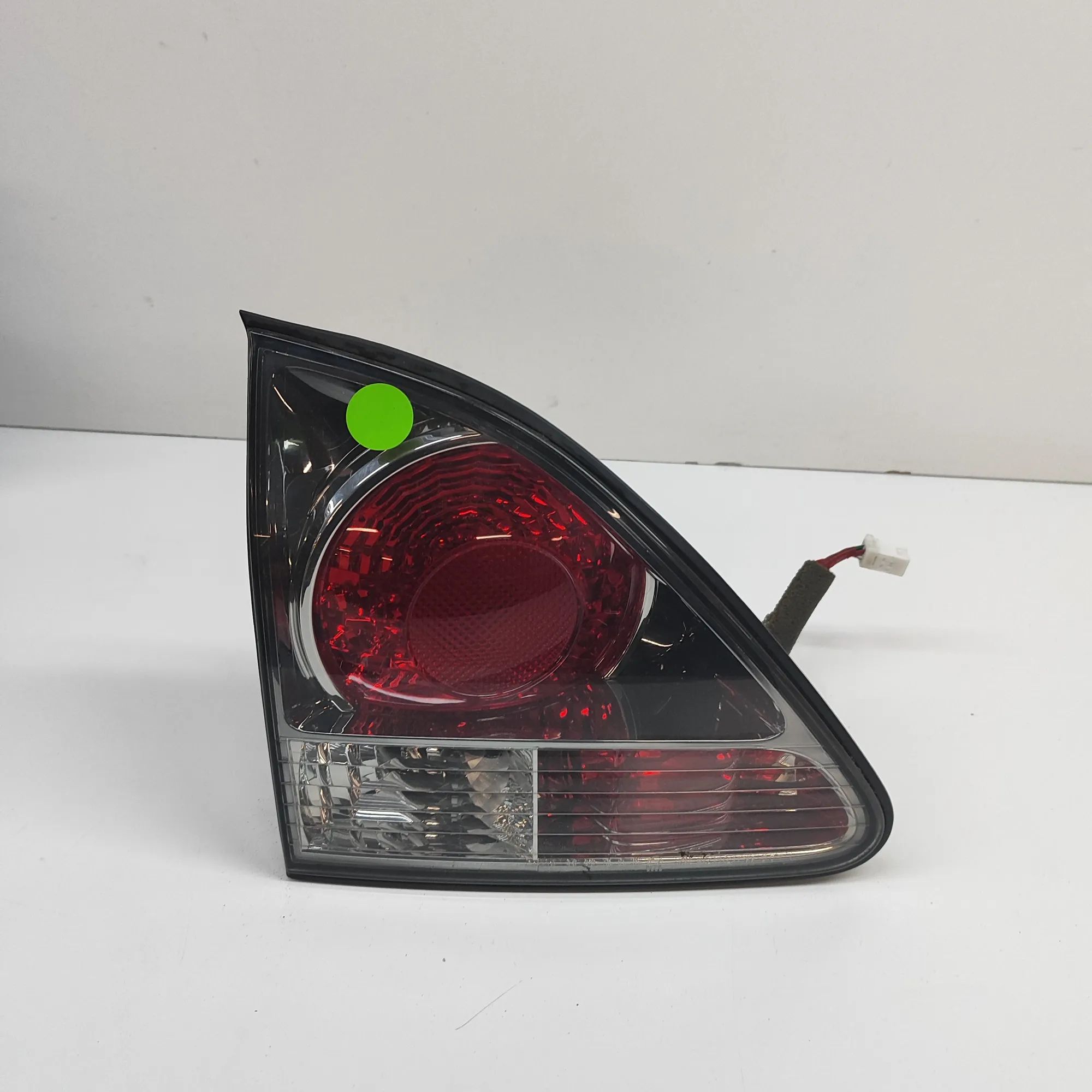 Lexus RX Left Side Tailgate Tail Light Left Side Tailgate Tail Light — LEXUS RX (MCU15...