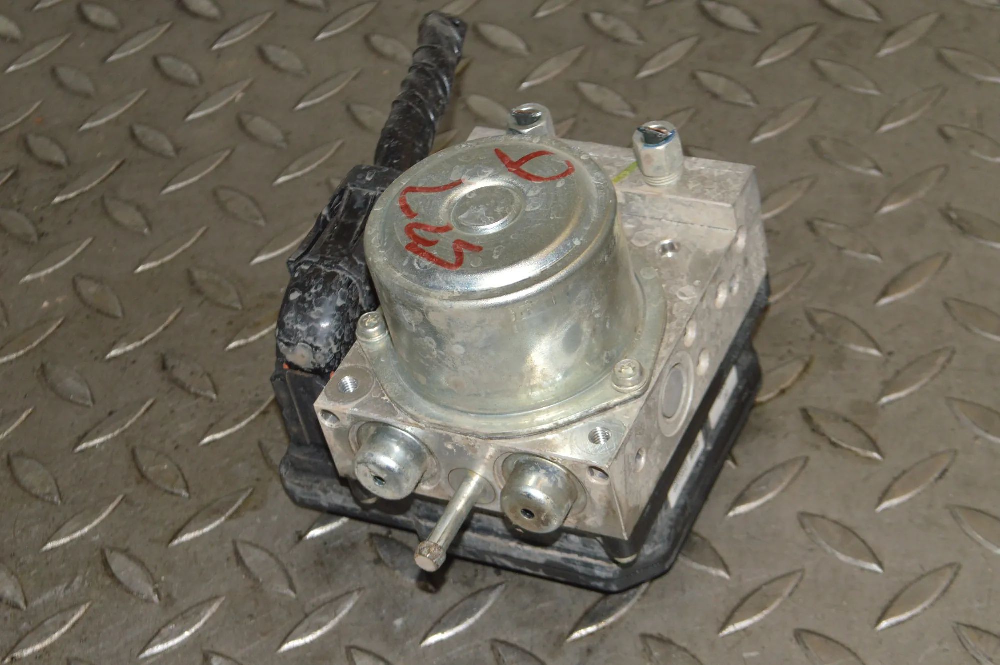 Nissan Juke ABS hydraulic pump ABS Pump — NISSAN JUKE (F15) (2010-...) — 47660...
