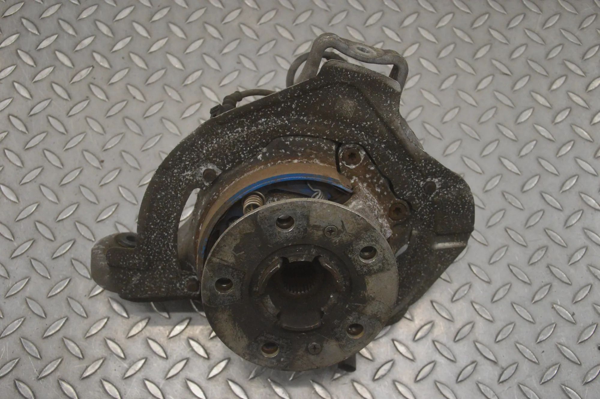 Porsche Panamera Rear Left Wheel Hub Spindle Rear Left Wheel Hub Spindle — PORSCHE PANAMERA ...