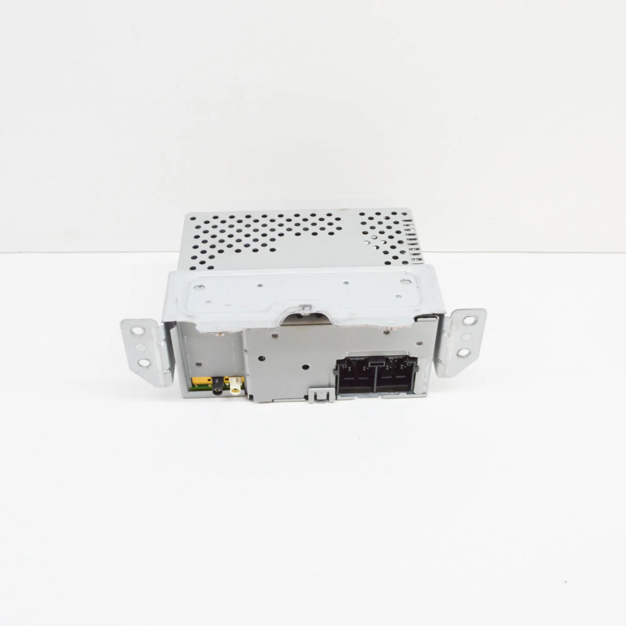 Ford Fiesta Radio / CD / navigation head unit Radio / CD / navigation head unit — FORD FIESTA...