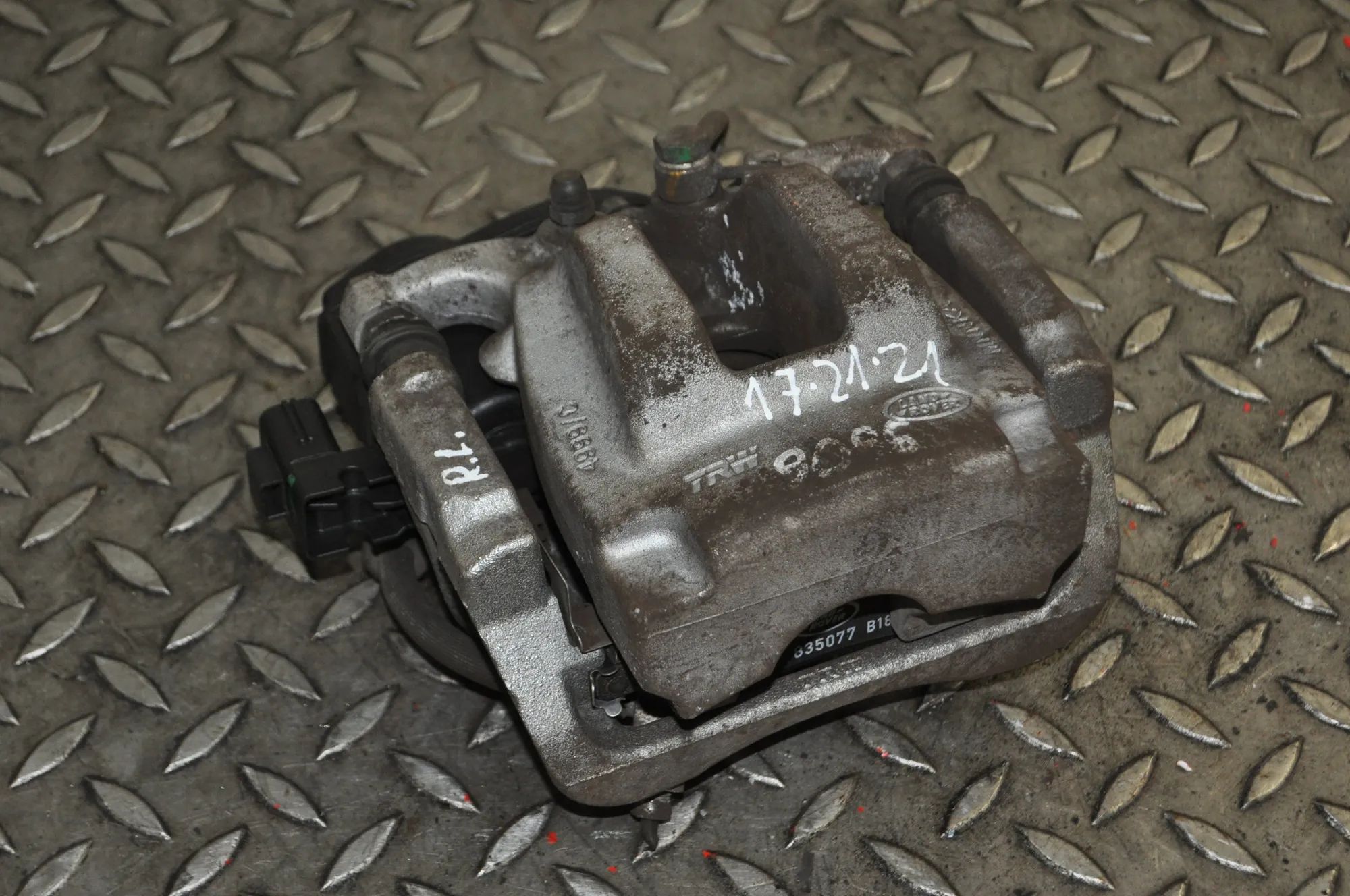 Land Rover Range Rover (L405) Brake caliper — rear left Brake caliper — rear left — LAND ROVER RANGE RO...