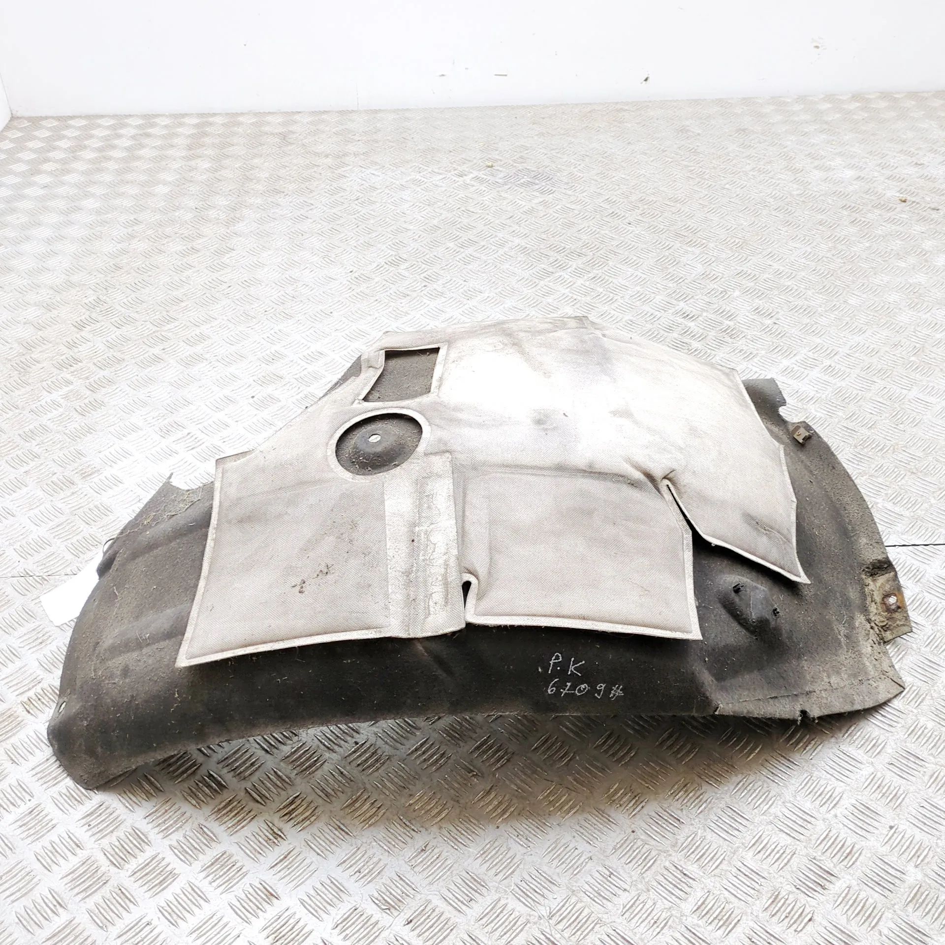 Land Rover Range Rover Sport (L494) Wheel arch liner — front — left — rear section Wheel arch liner — front — left — rear section ...