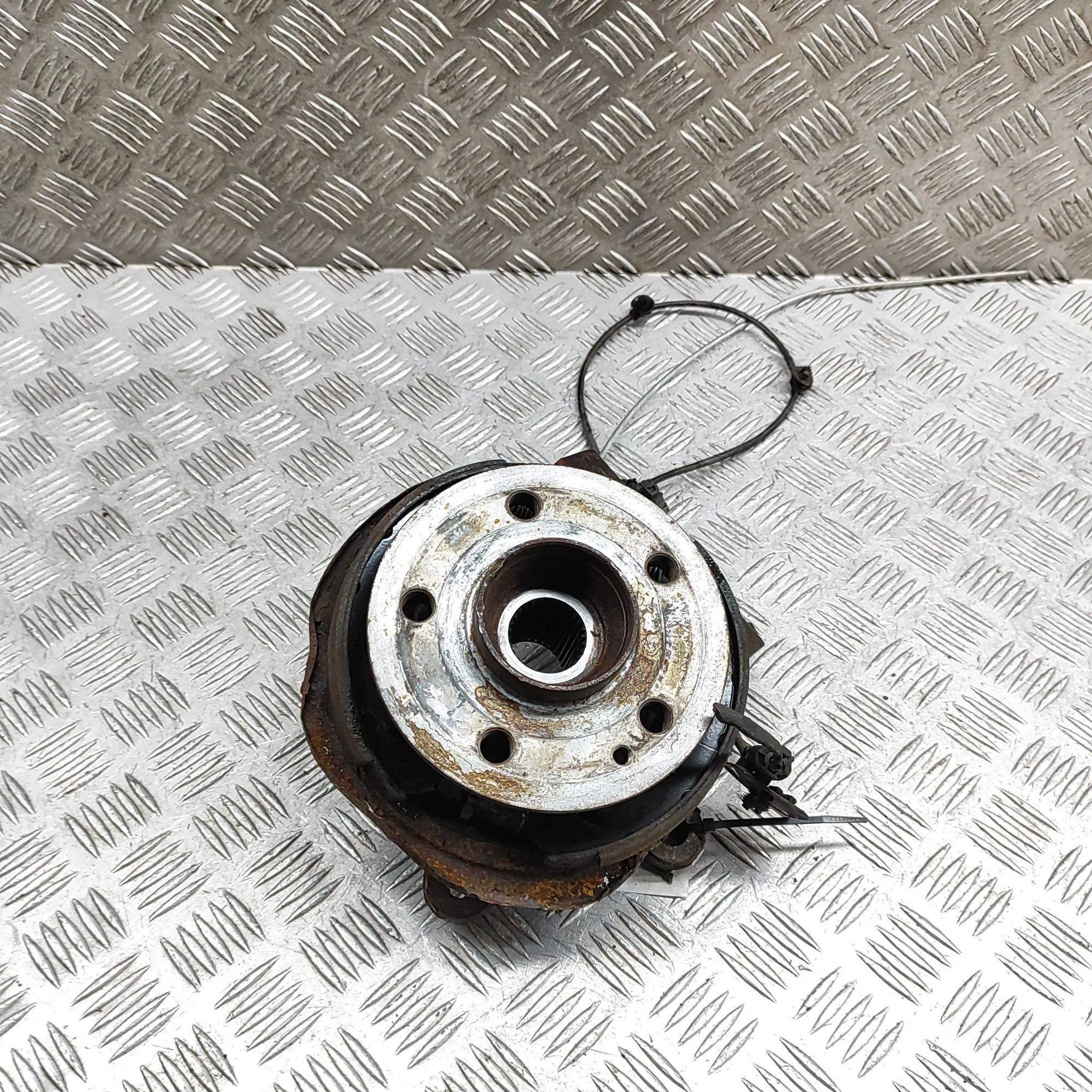 Mercedes-Benz V / Vito / EQV (W447) Rear Right Wheel Hub Rear Right Wheel Hub — MERCEDES BENZ VITO (Van ...