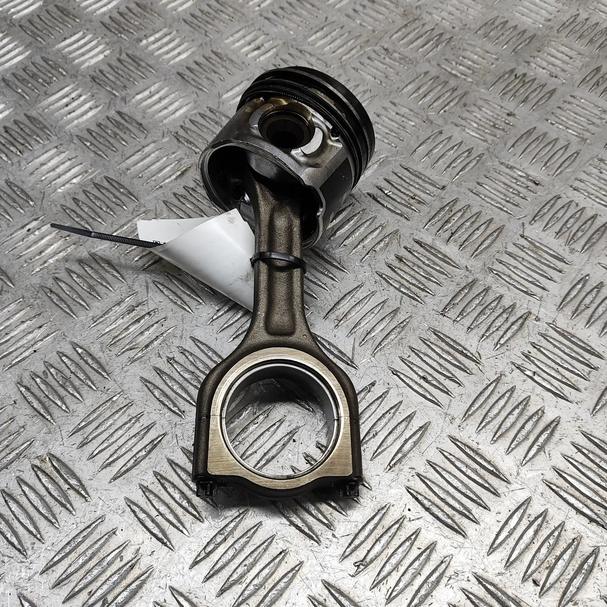Peugeot 308 Piston Piston — PEUGEOT 308 (II) (2013-2021) — 1612784...