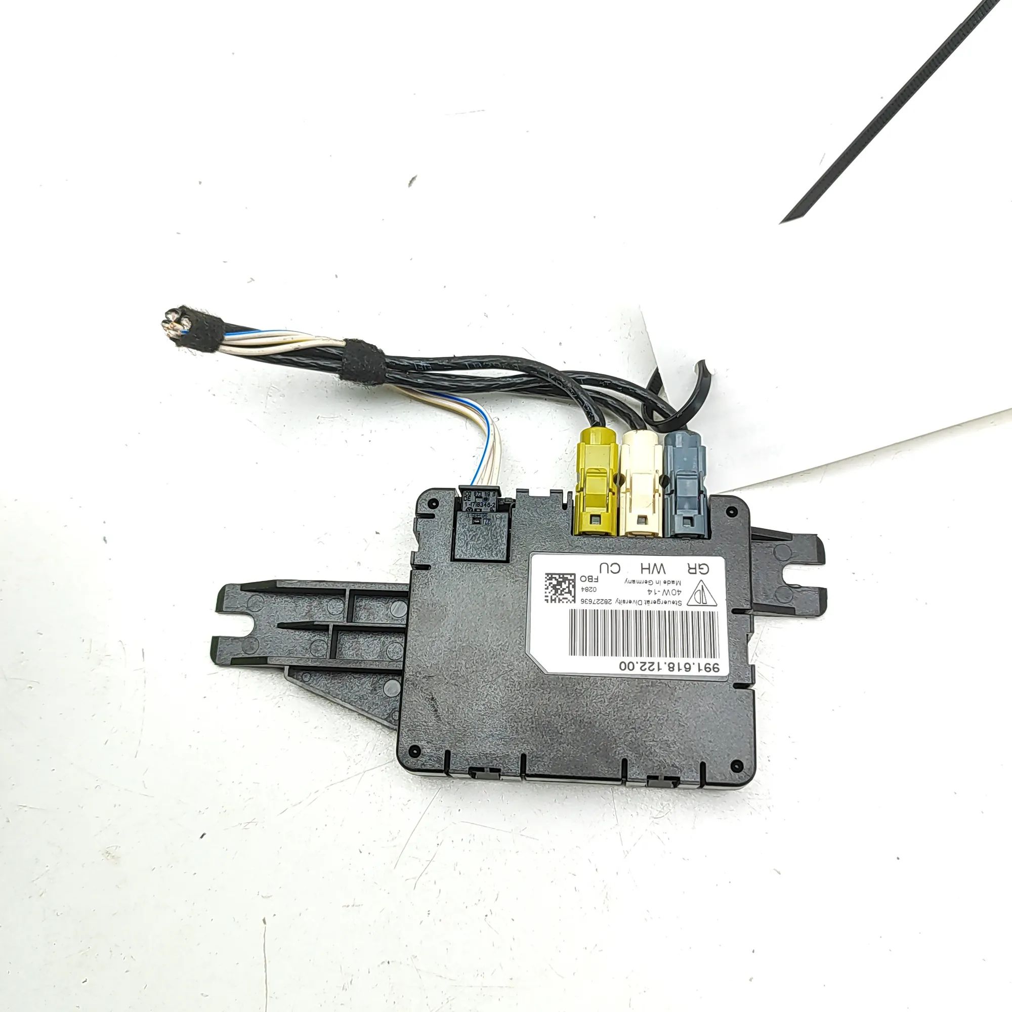 Porsche 911 (991) Antenna Amplifier Antenna Amplifier — PORSCHE 911 (991) (2011-202...