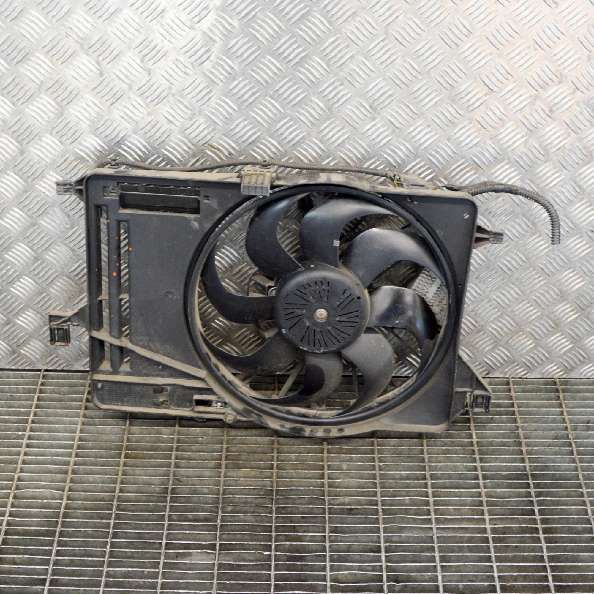 Ford Focus Engine Cooling Fan Shroud Engine Cooling Fan Shroud — FORD FOCUS (III) (2...