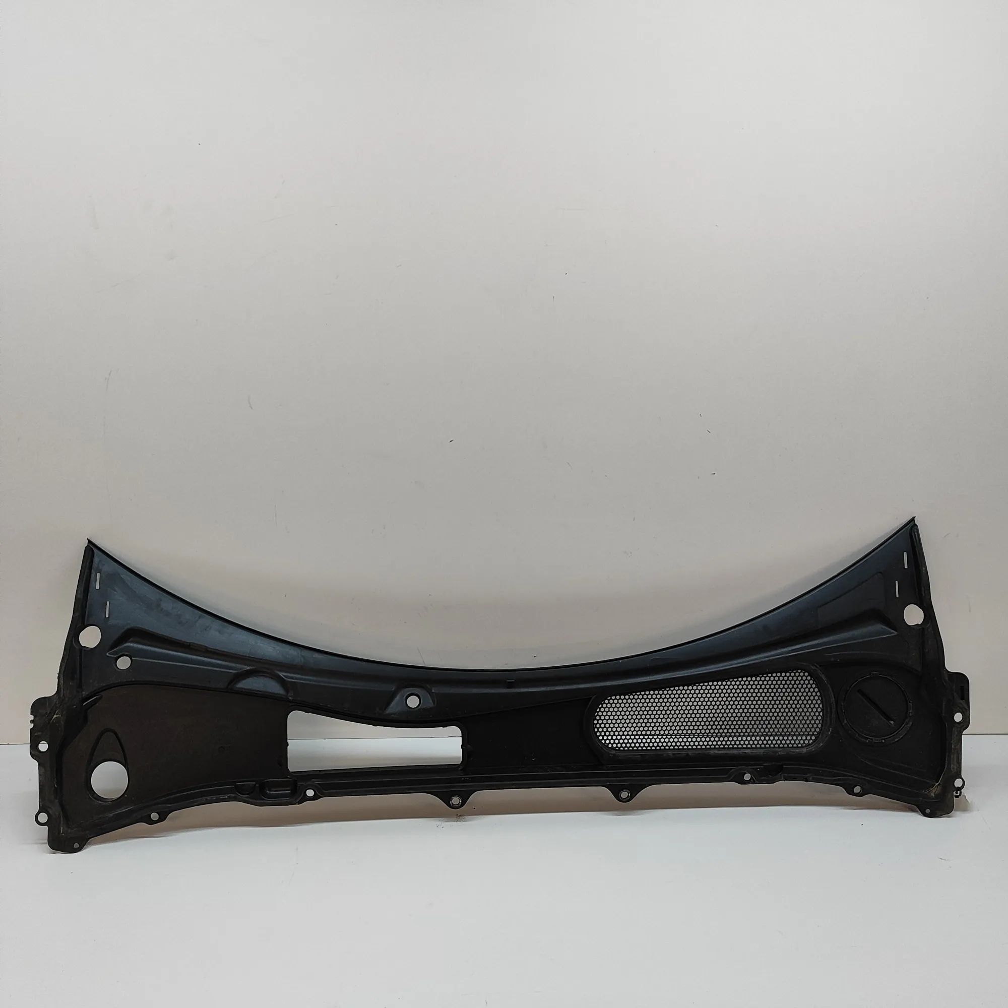 Volvo V90 / V90 Cross Country Front Wiper Cowl Trim Front Wiper Cowl Trim — VOLVO V90 (II) (2016-.....