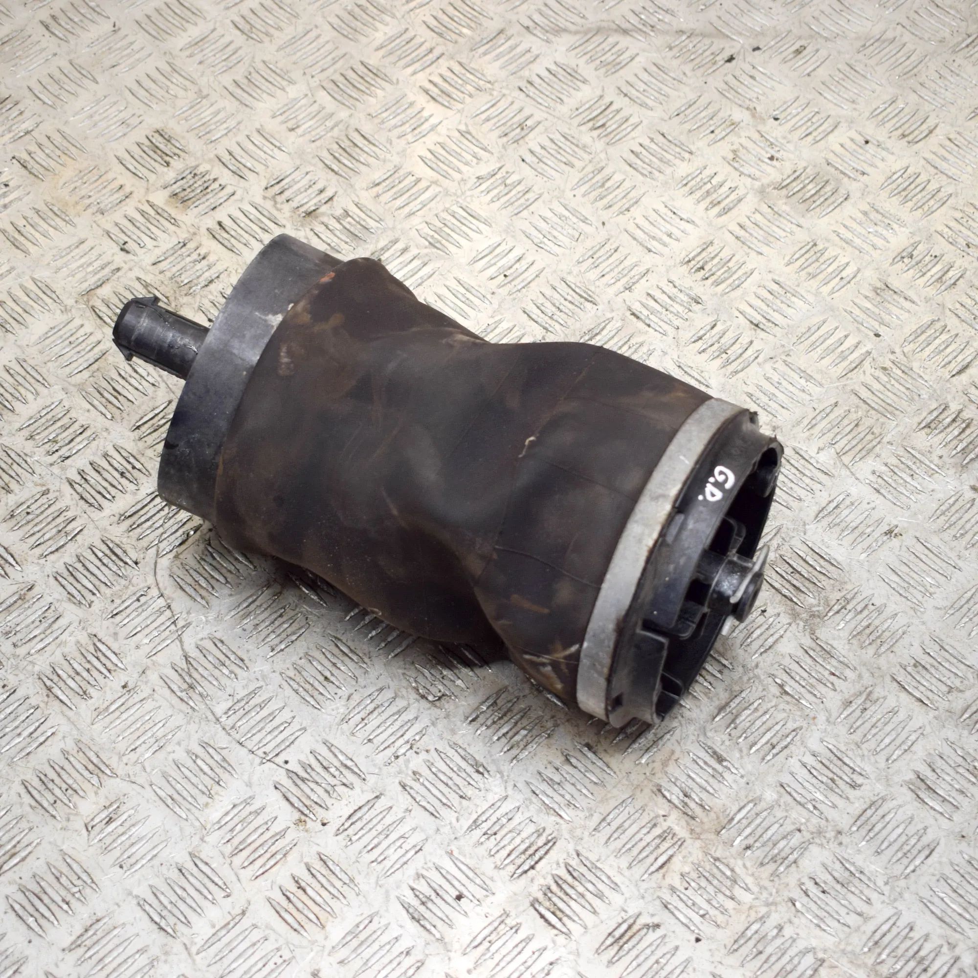 Land Rover Range Rover (L405) Rear Right Air Suspension Spring Bag Rear Right Air Suspension Spring Bag — LAND ROV...