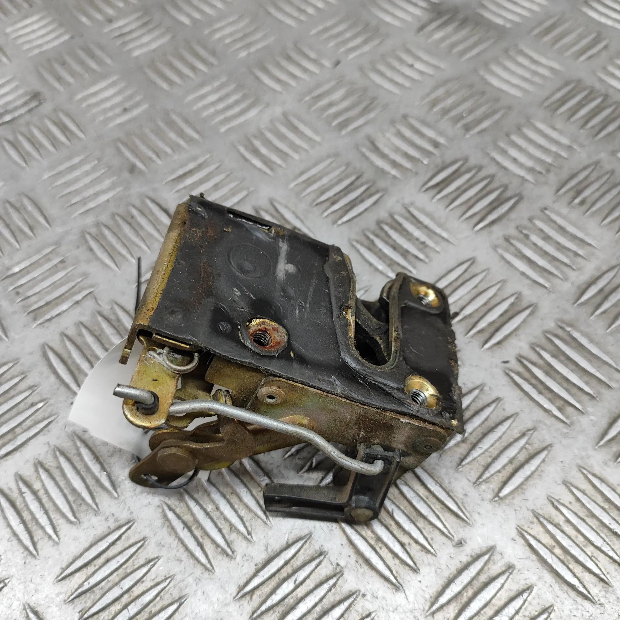 Land Rover Defender Door lock — front left Door lock — front left — LAND ROVER DEFENDER (L...