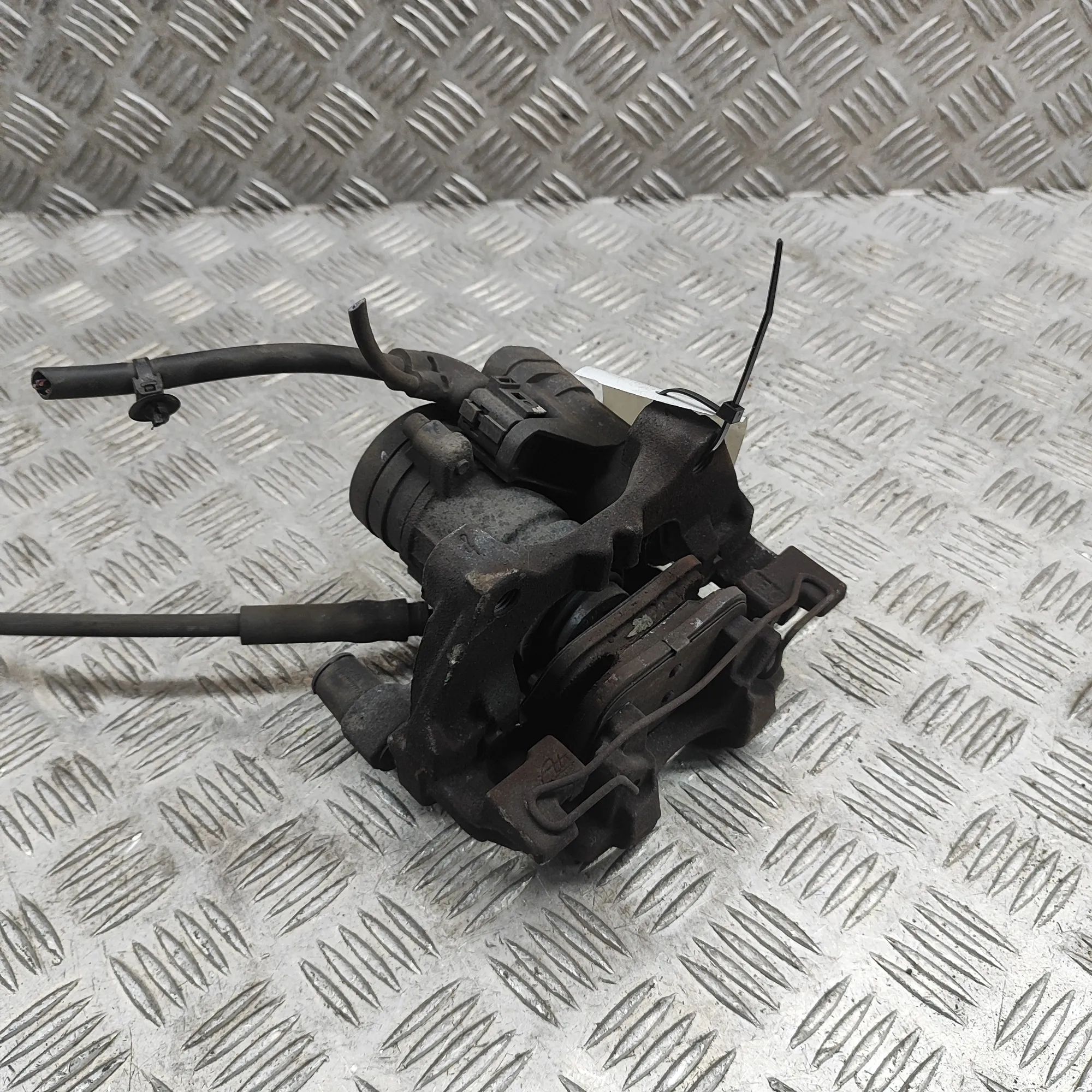 Volkswagen T-Roc Brake caliper — rear right Brake caliper — rear right — VW T-ROC (A11) (20...