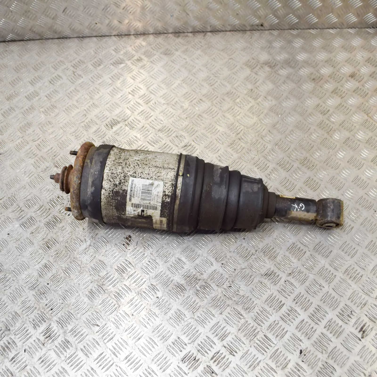 Land Rover Discovery Shock absorber — rear left Shock absorber — rear left — LAND ROVER DISCOVE...