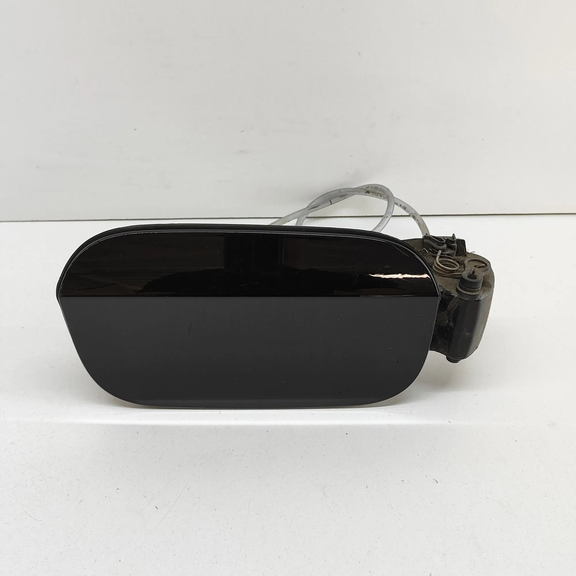 Volvo V60 Fuel Tank Flap Cap Fuel Tank Flap Cap — VOLVO V60 (II) (2019-...) ...