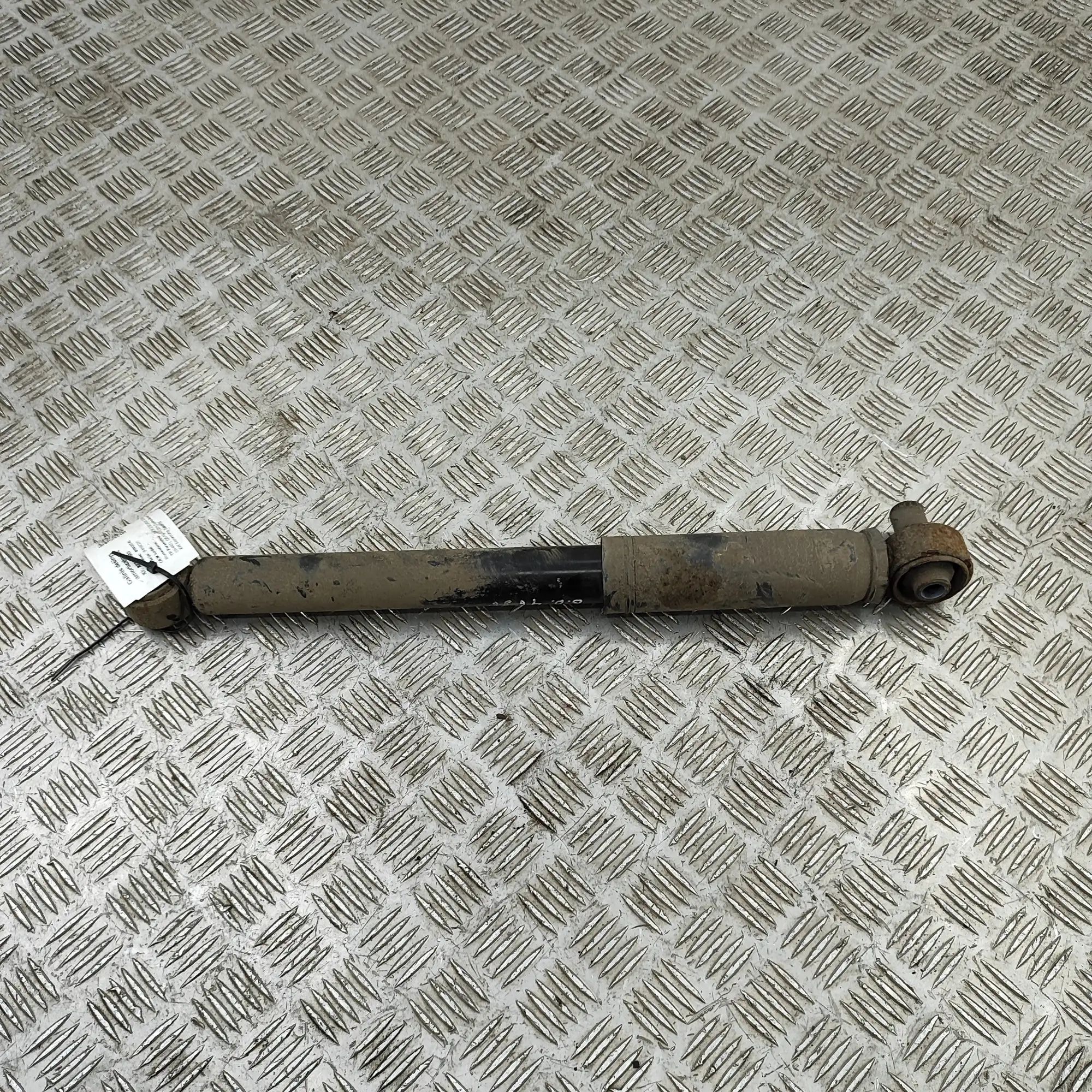 Mercedes-Benz V / Vito / EQV (W447) Shock absorber — rear right Shock absorber — rear right — MERCEDES BENZ VIT...