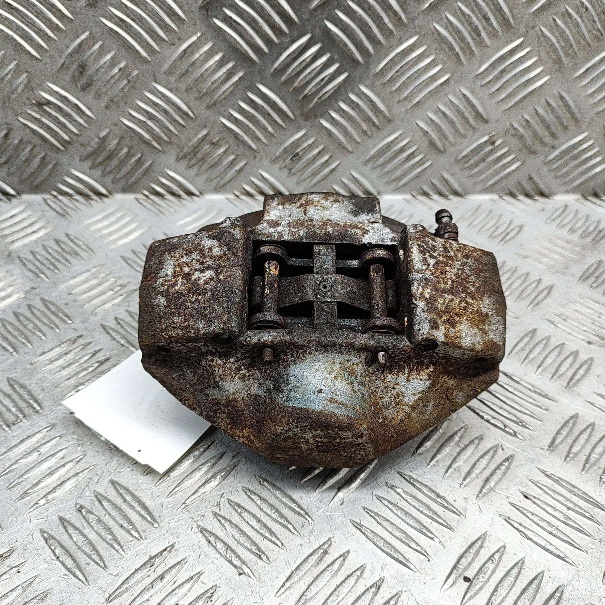 Mercedes-Benz 200 - 300 (W123) Brake caliper — rear right Brake caliper — rear right — MERCEDES BENZ S-CL...