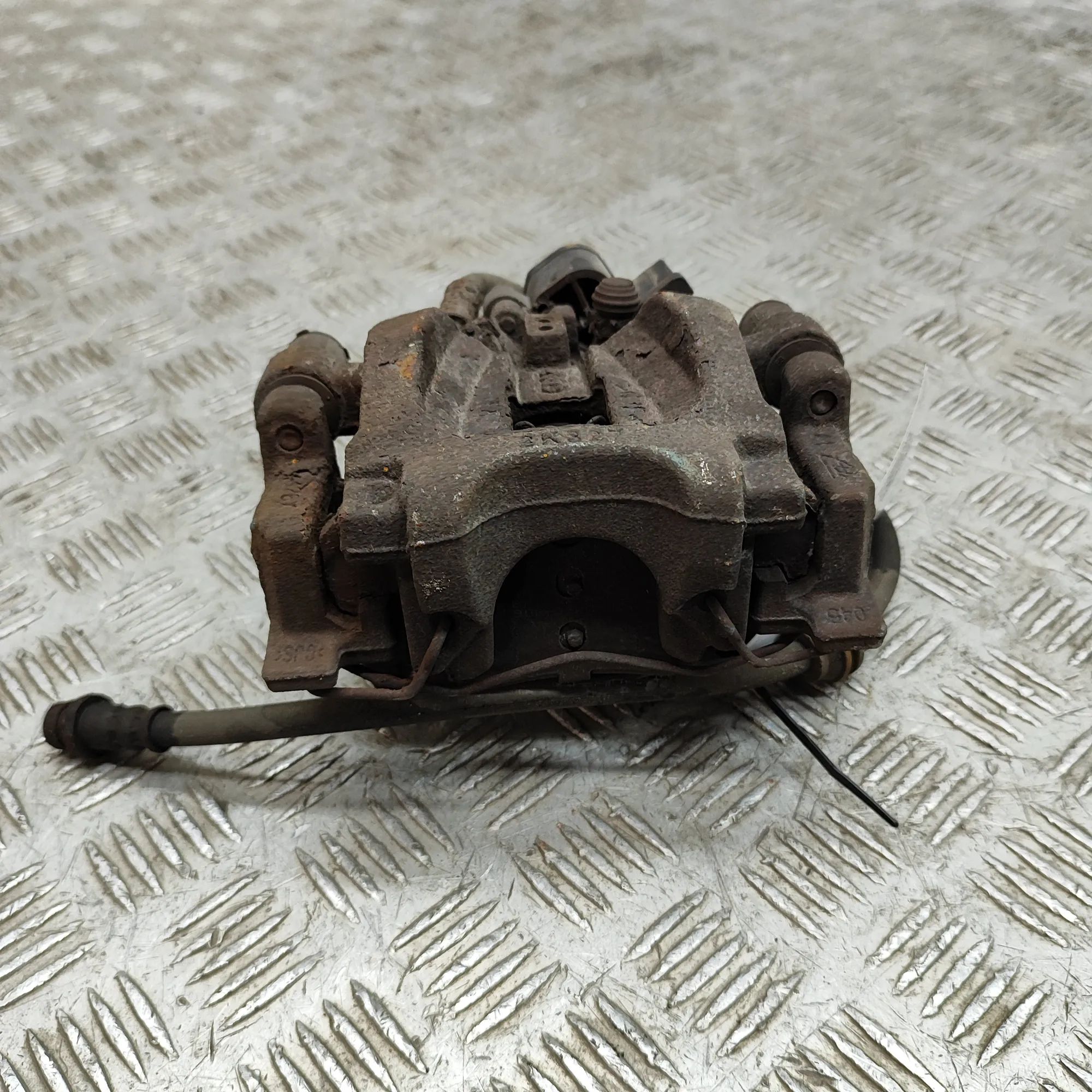 Land Rover Range Rover Evoque Brake caliper — rear right Brake caliper — rear right — LAND ROVER RANGE R...