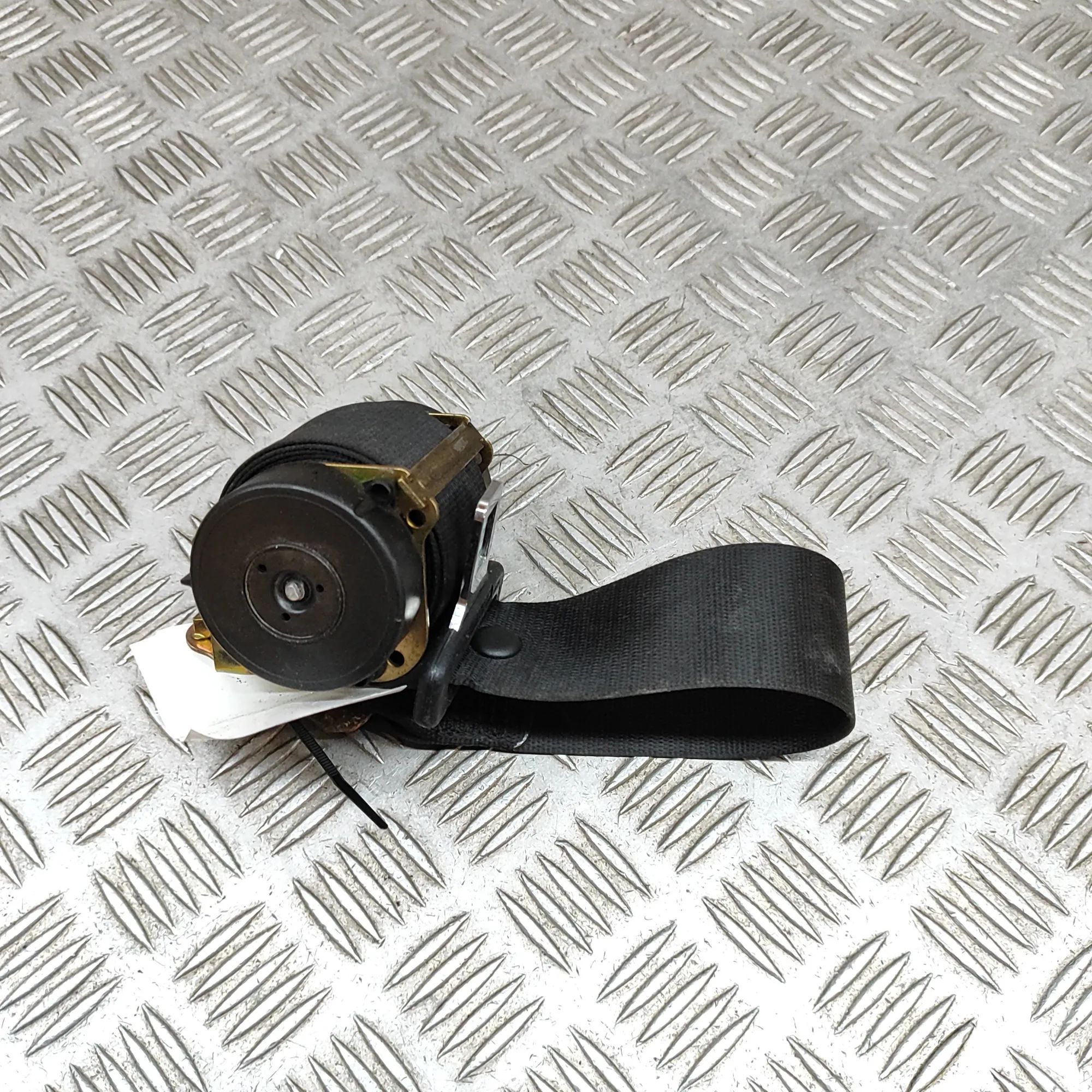 Porsche 911 (996) Rear Left Seatbelt Rear Left Seatbelt — PORSCHE 911 (Cabrio 996) (...