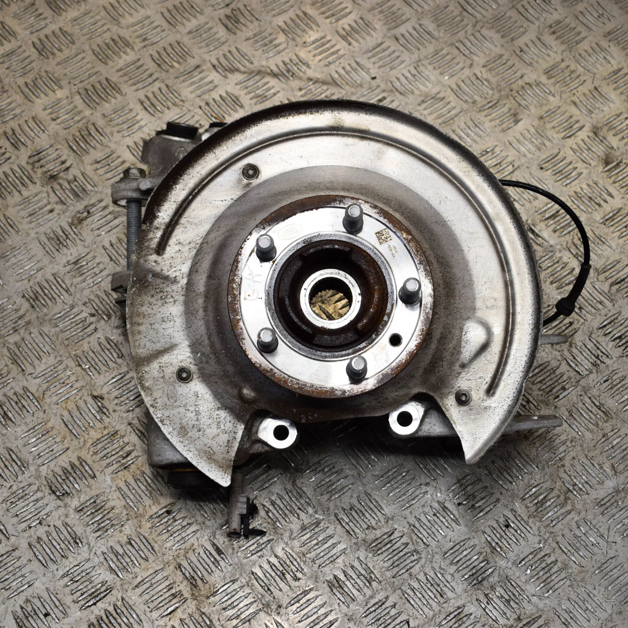 Land Rover Range Rover (L405) Rear Left Wheel Hub Spindle Rear Left Wheel Hub Spindle — LAND ROVER RANGE ...