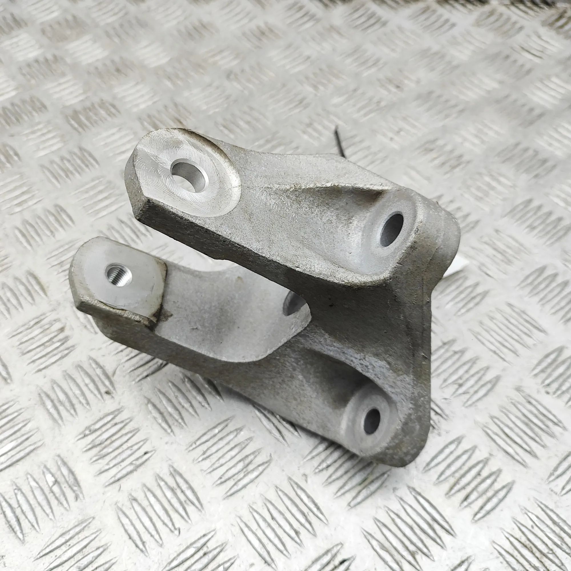 Nissan Ariya Right Side Engine Bracket Right Side Engine Bracket — NISSAN ARIYA (FE0) ...
