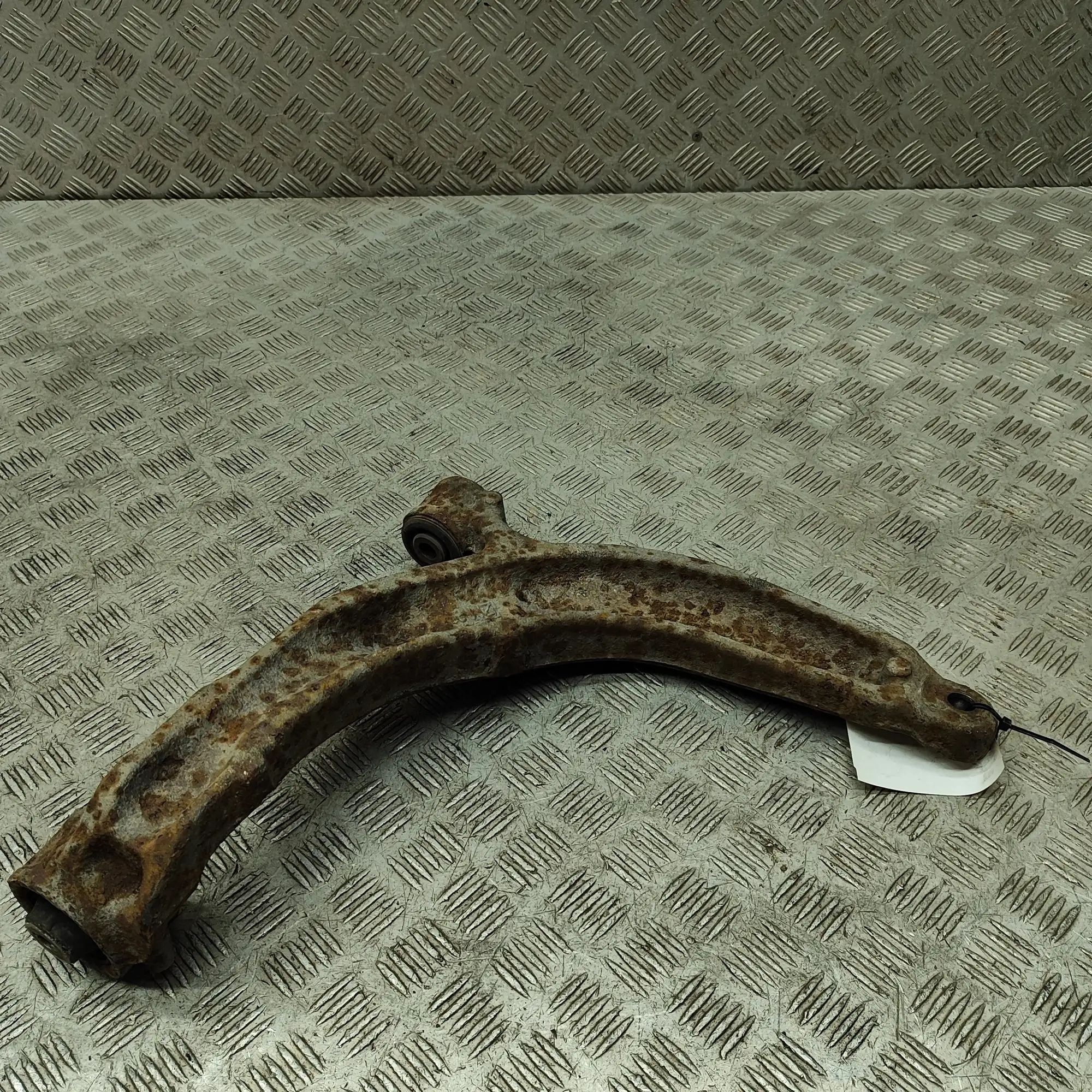 Volkswagen Transporter (T5, Caravelle, Multivan) Front Left Lower Control Arm Front Left Lower Control Arm — VW TRANSPORTER (...