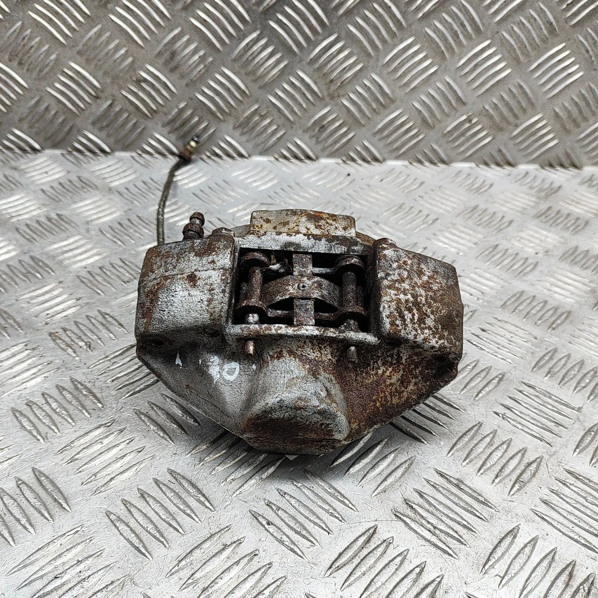 Mercedes-Benz 200 - 300 (W123) Brake caliper — rear left Brake caliper — rear left — MERCEDES BENZ S-CLA...