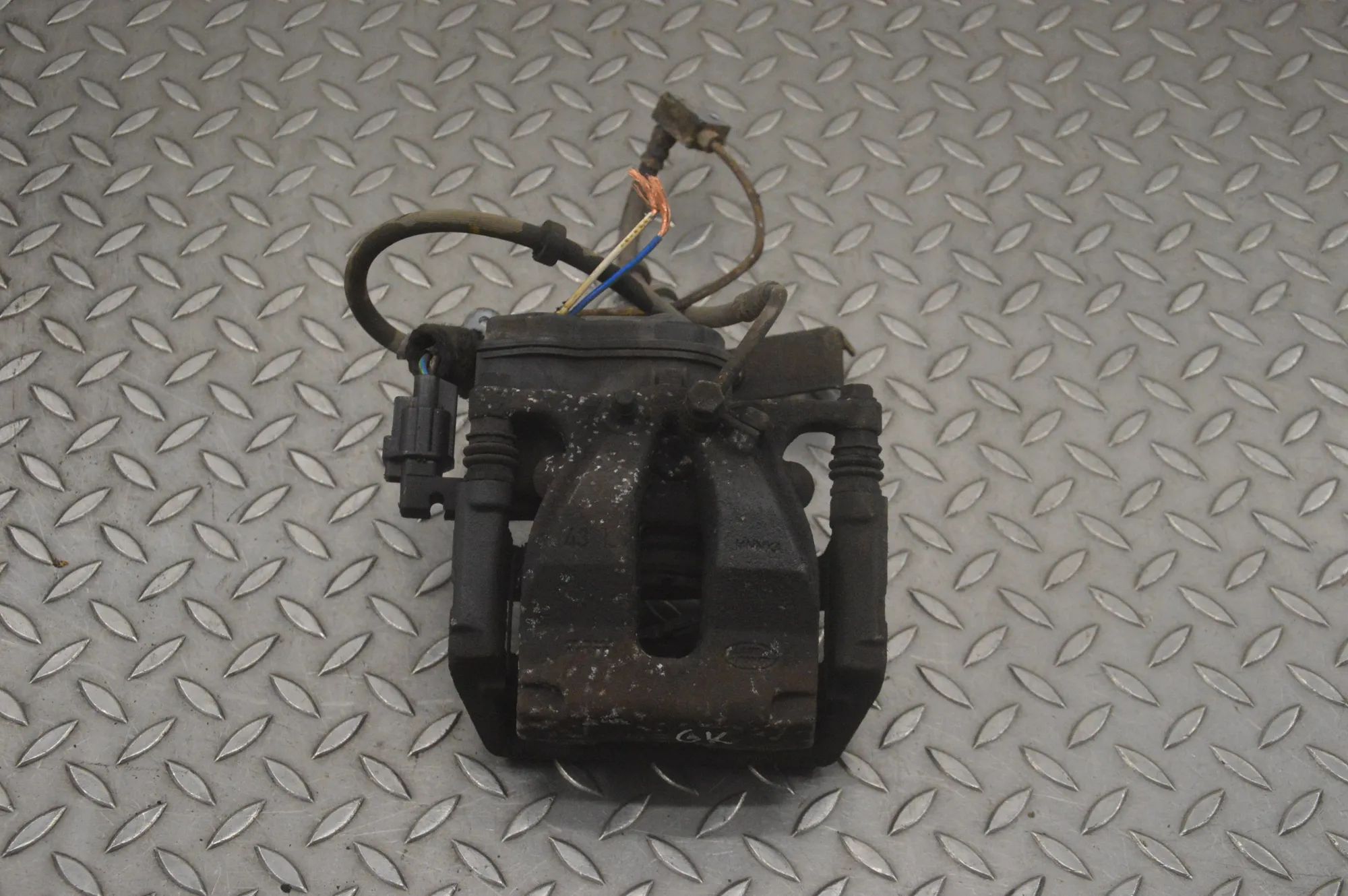 Land Rover Discovery Brake caliper — rear left Brake caliper — rear left — LAND ROVER DISCOVER...
