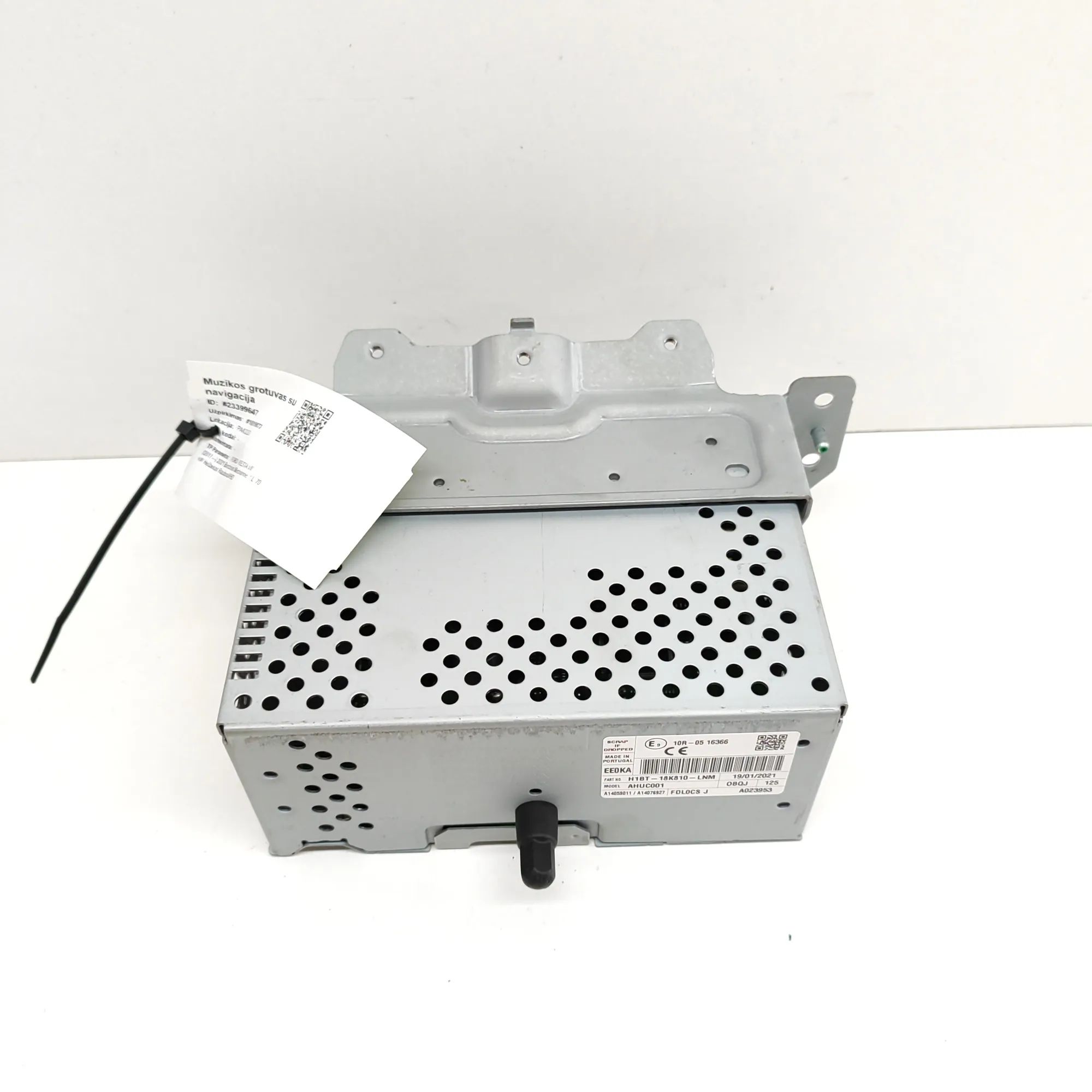 Ford Fiesta Radio / CD / navigation head unit Radio / CD / navigation head unit — FORD FIESTA...