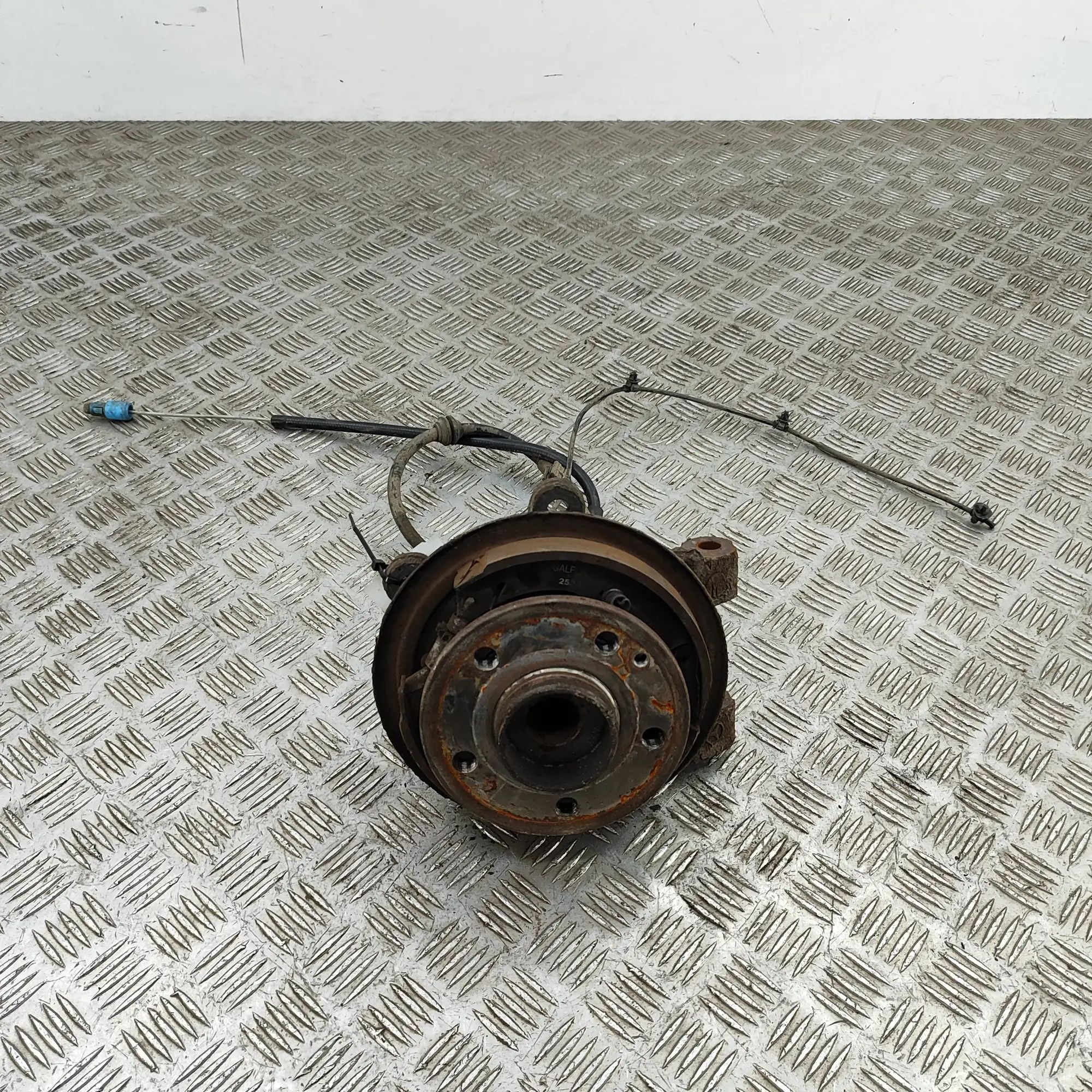 Mercedes-Benz V / Vito / EQV (W447) Rear Left Wheel Hub Spindle Rear Left Wheel Hub Spindle — MERCEDES BENZ VIT...