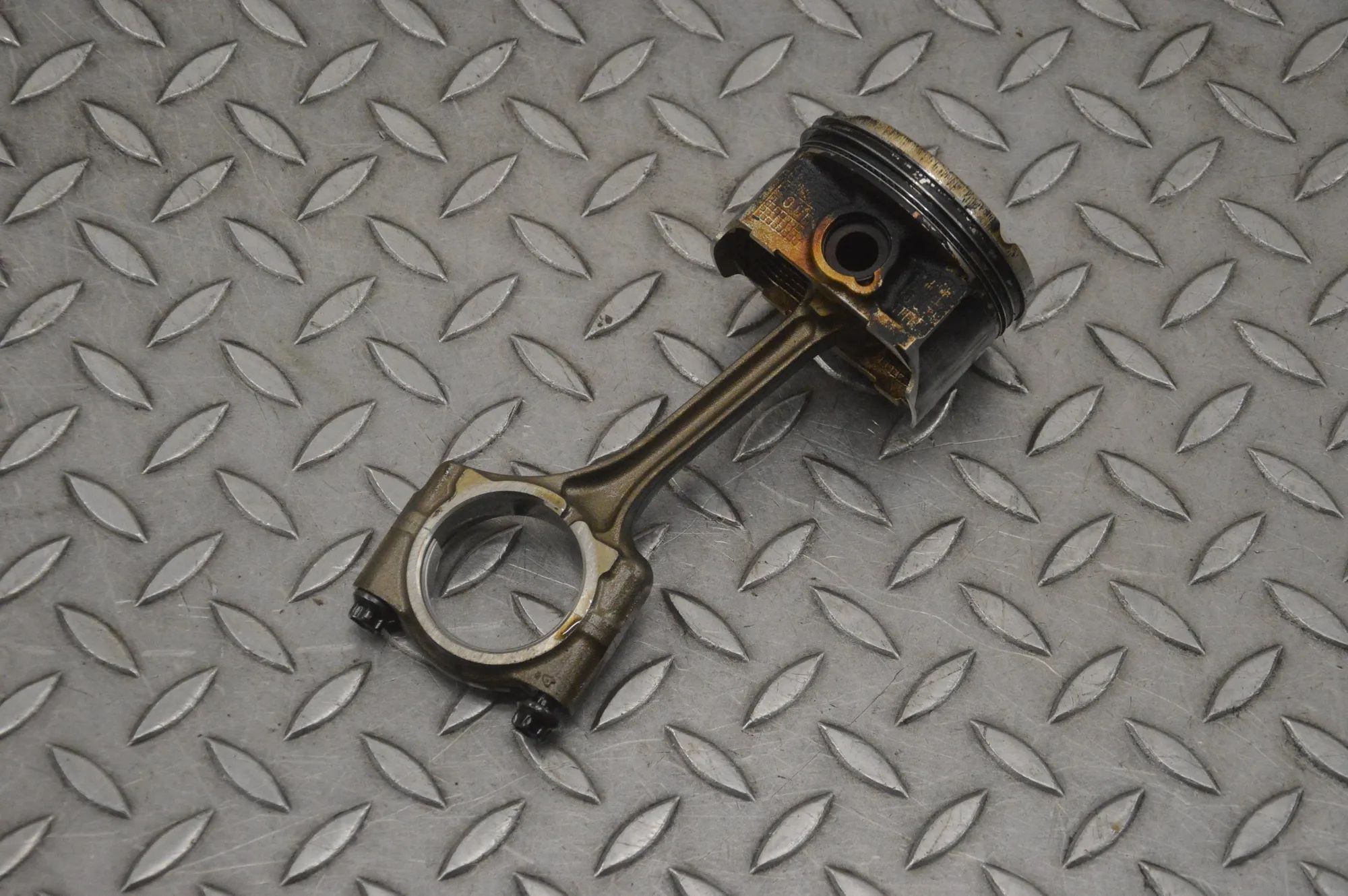 Subaru XV Piston Piston — SUBARU XV (_GP_) (2011-...) — AD70767
...
