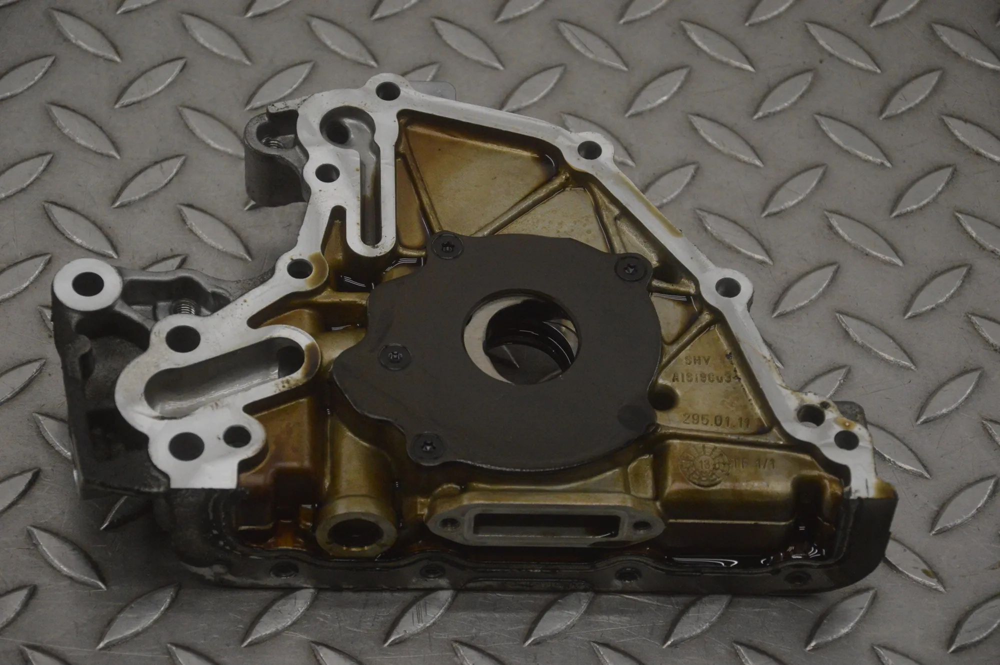 Volkswagen Polo Oil Pump Oil pump — VW POLO (6R, 6C) (2009-...) — 04E115...