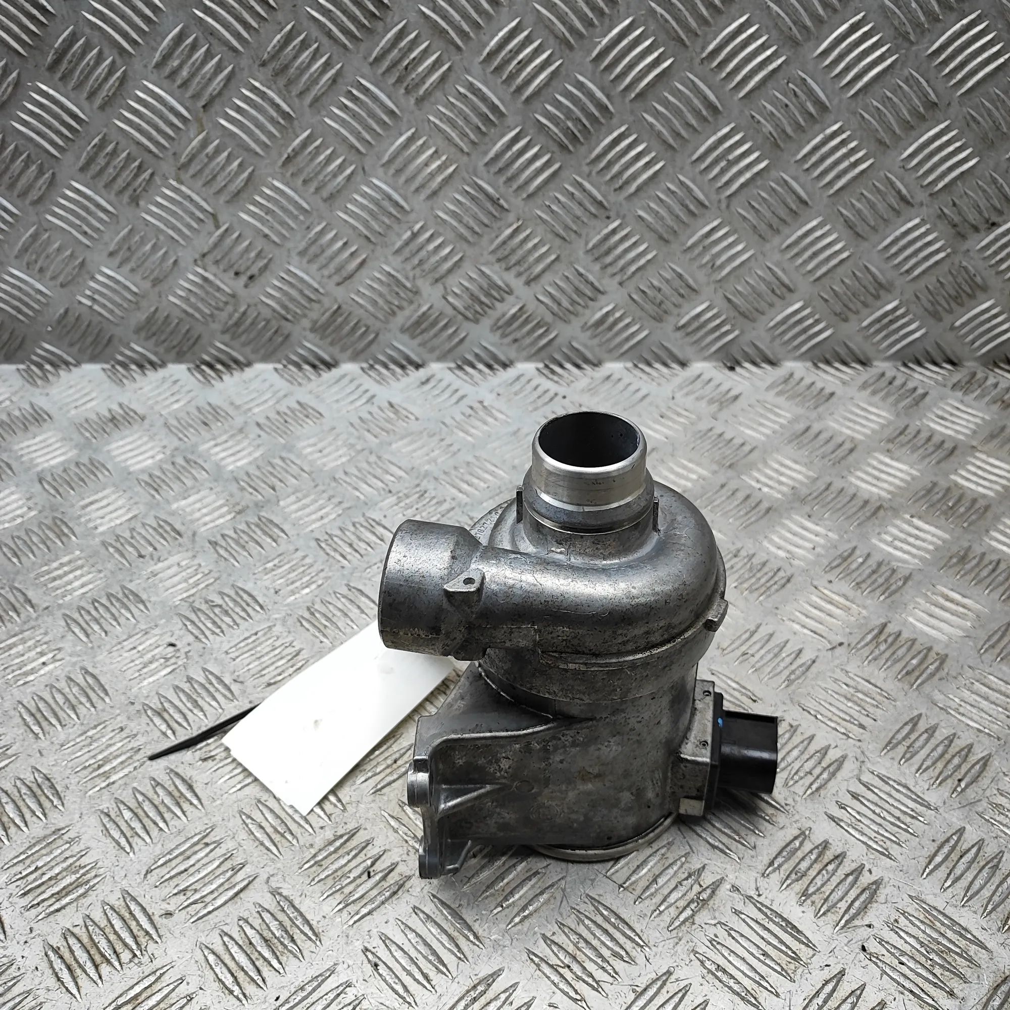 Volvo S90 водяной насос Water pump — VOLVO S90 (II) (2016-...) — 313687...